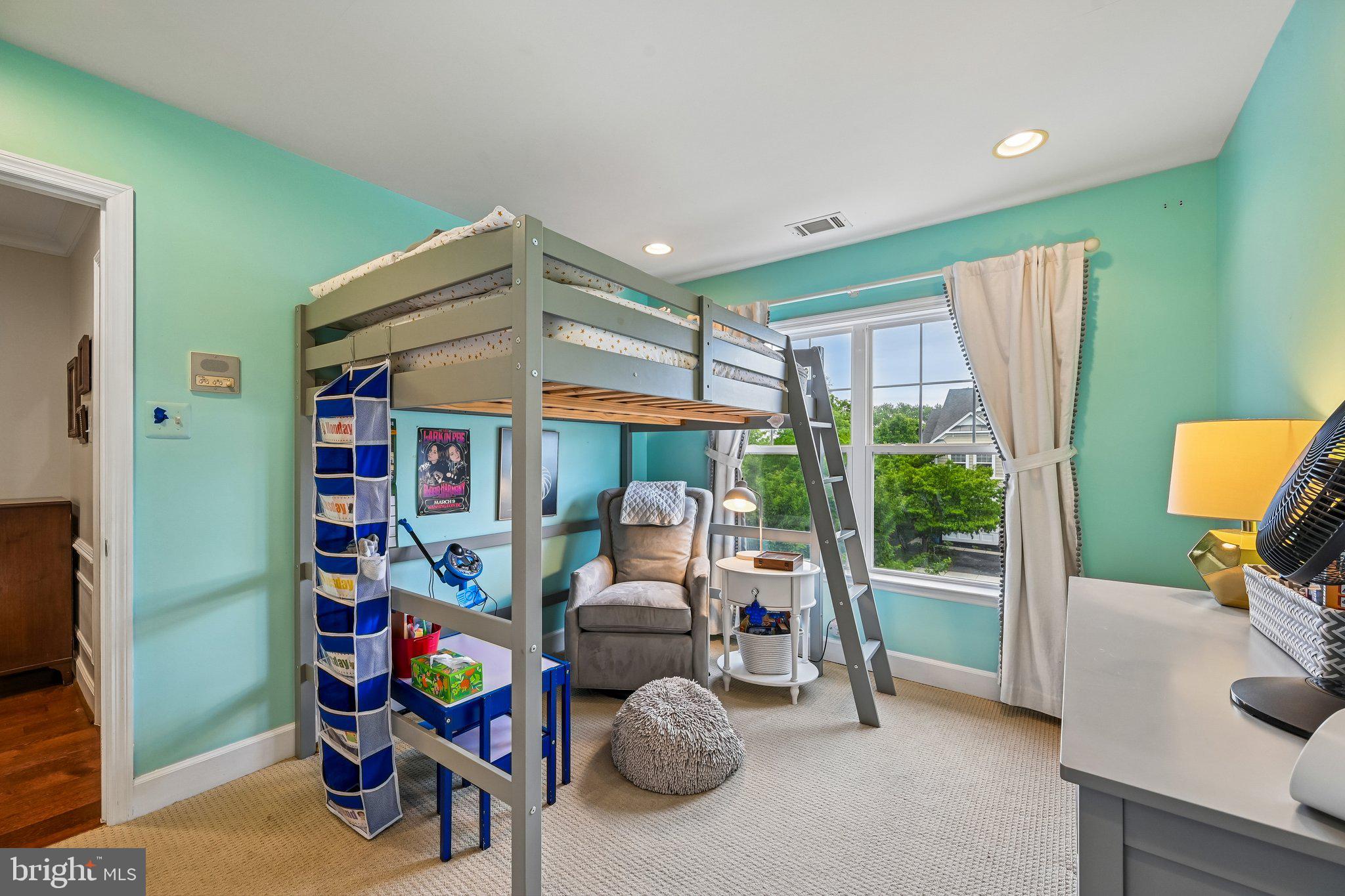 PARADISE VILLAGE - Residential