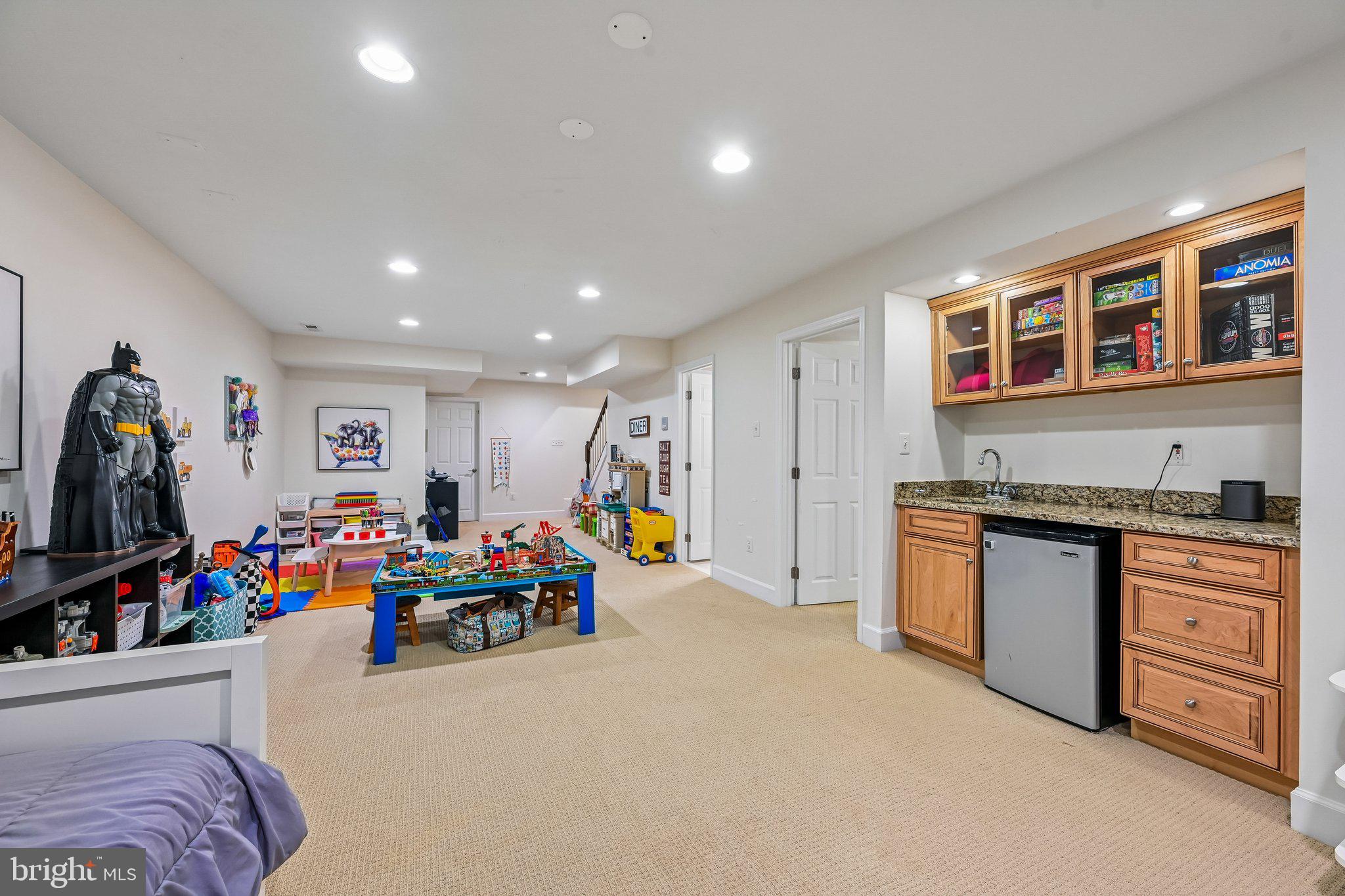 PARADISE VILLAGE - Residential