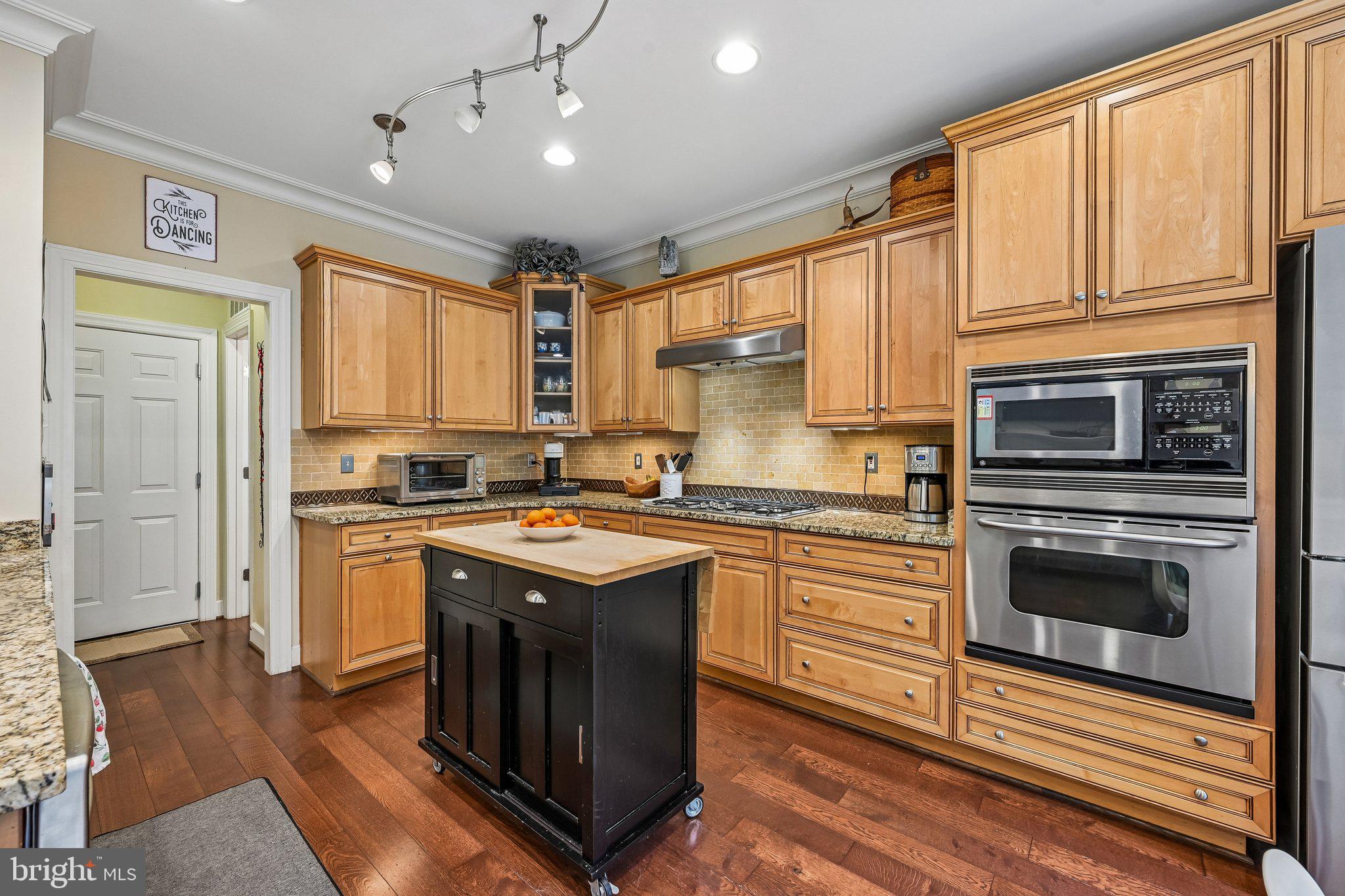 PARADISE VILLAGE - Residential