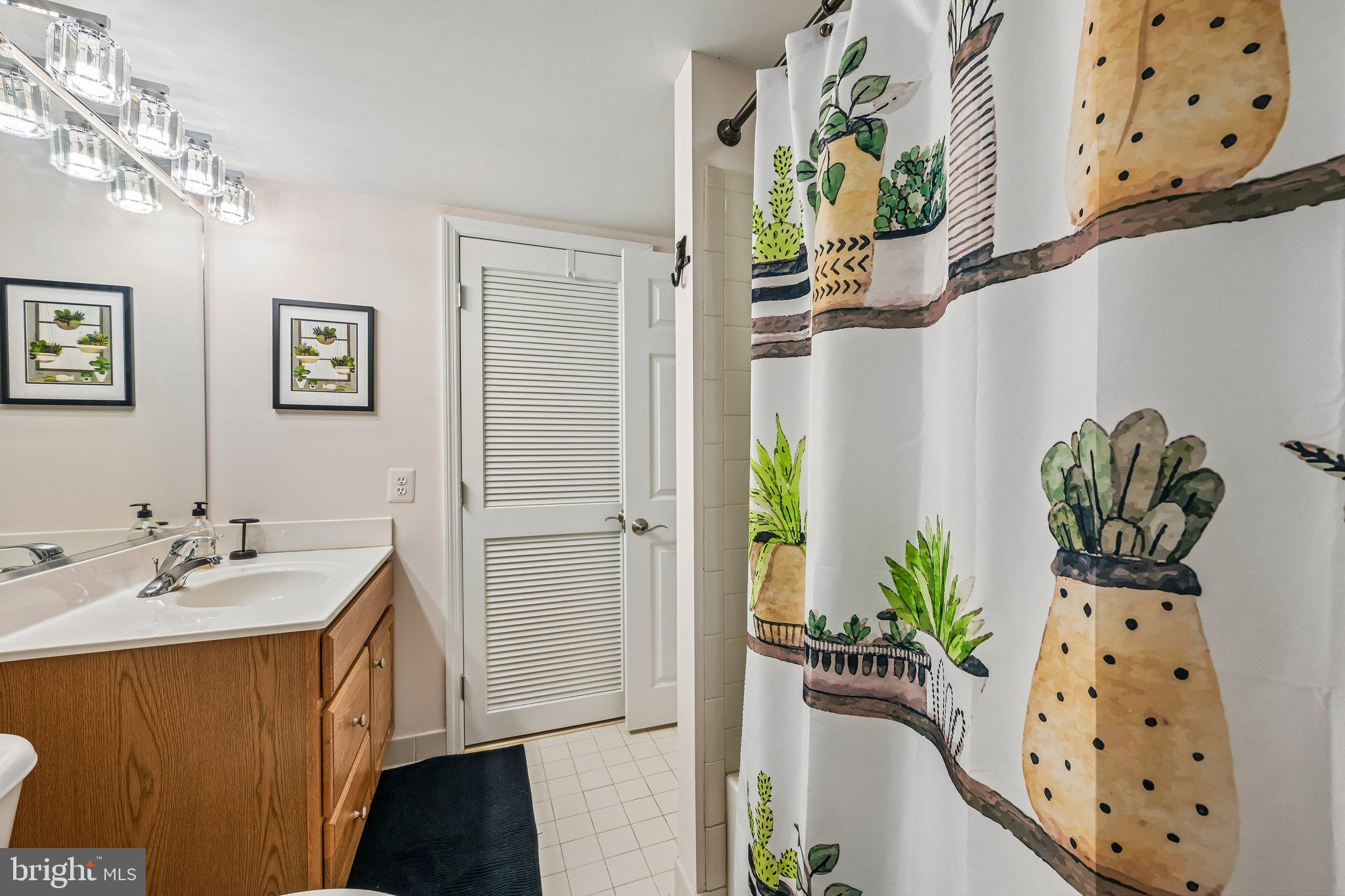 PARADISE VILLAGE - Residential