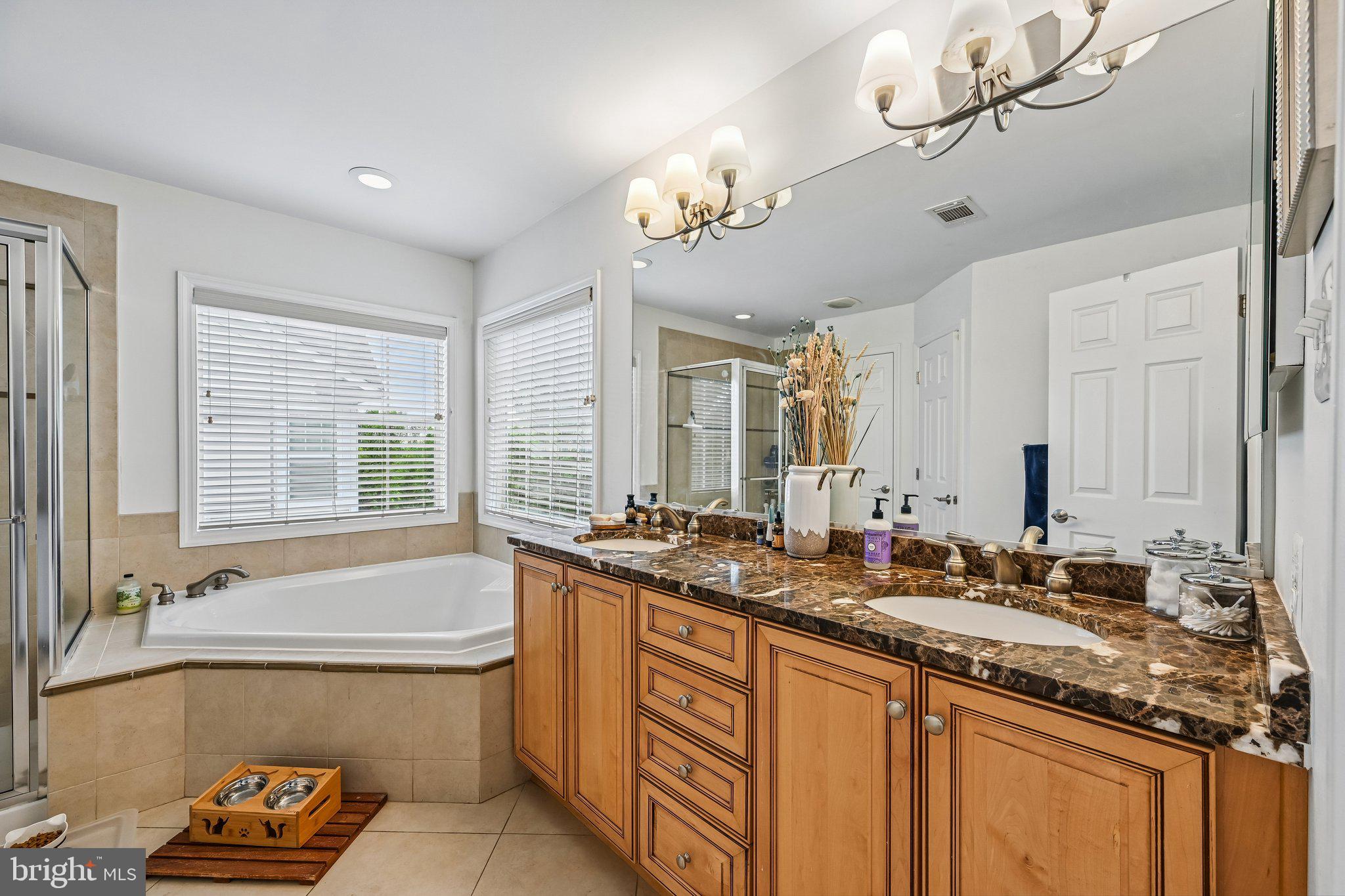 PARADISE VILLAGE - Residential