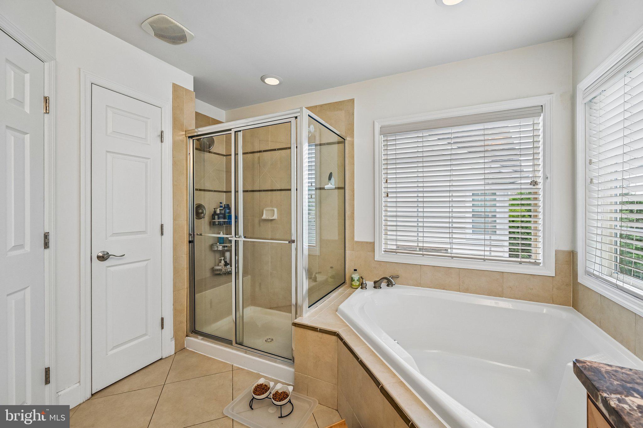 PARADISE VILLAGE - Residential