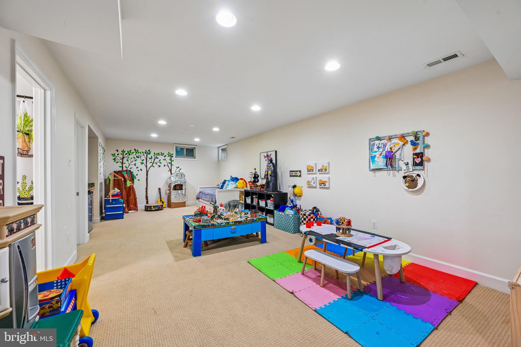 PARADISE VILLAGE - Residential