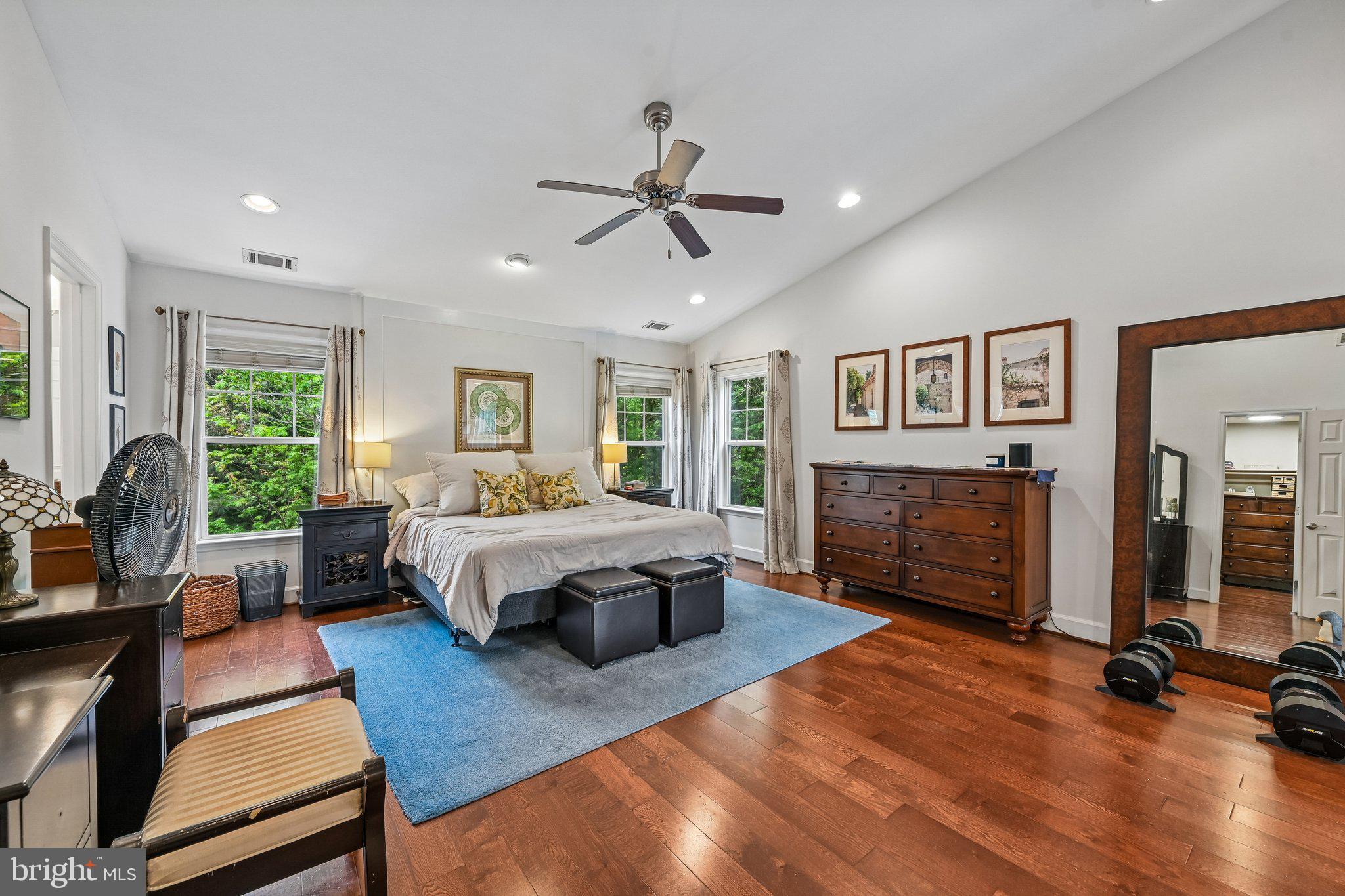 PARADISE VILLAGE - Residential