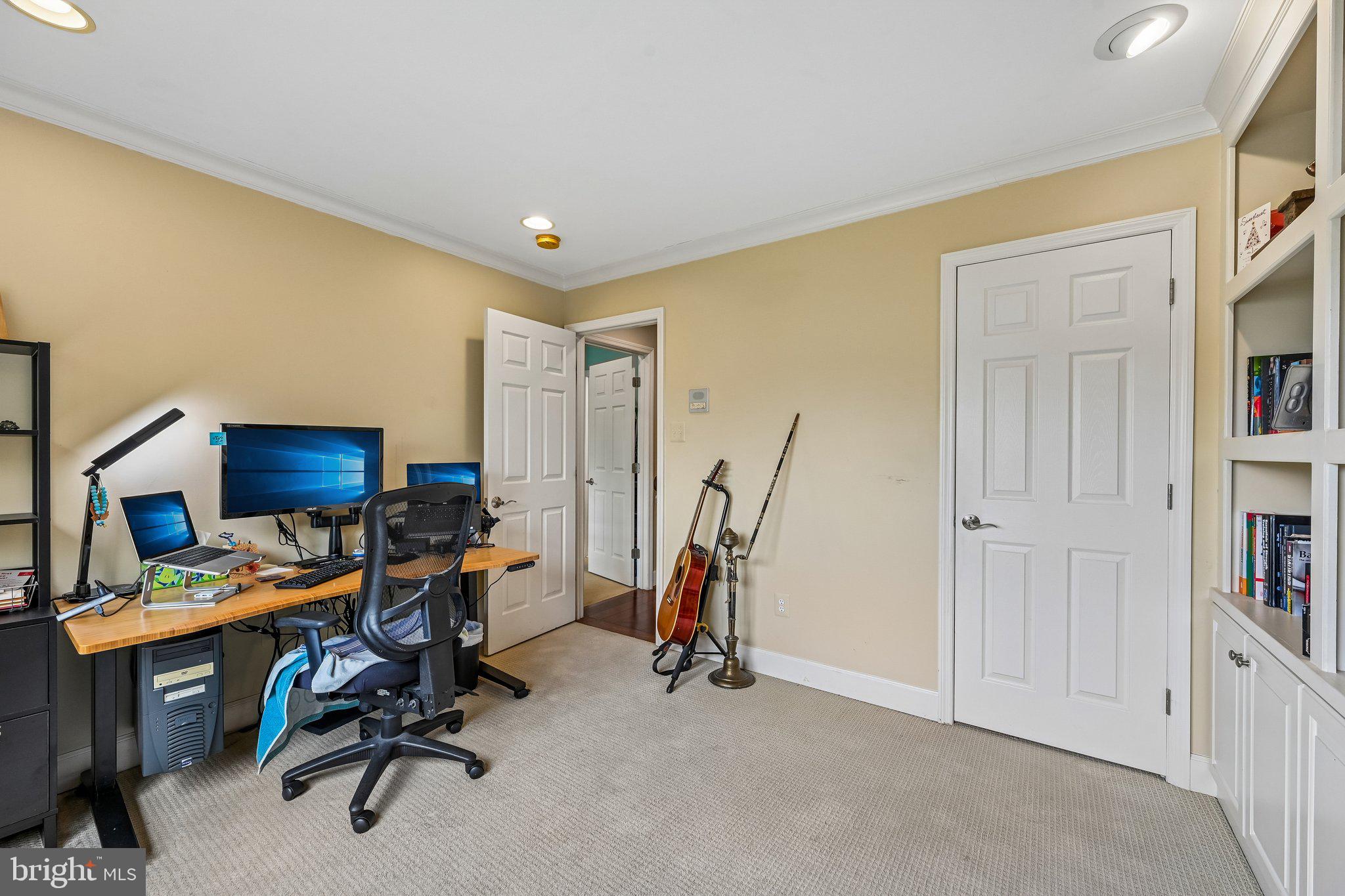 PARADISE VILLAGE - Residential