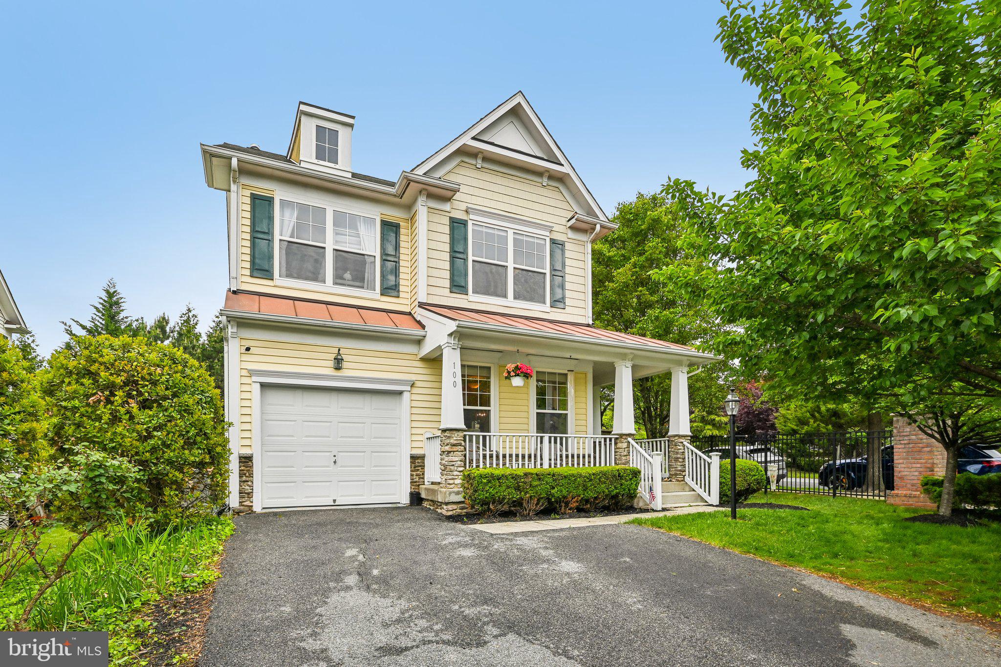 PARADISE VILLAGE - Residential