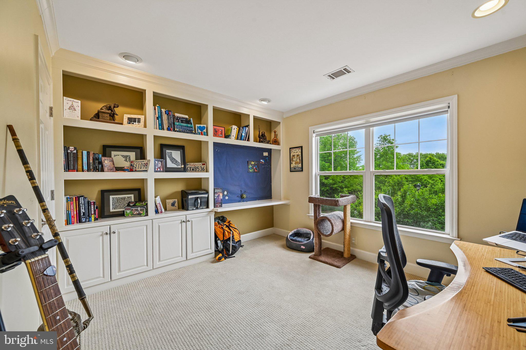 PARADISE VILLAGE - Residential