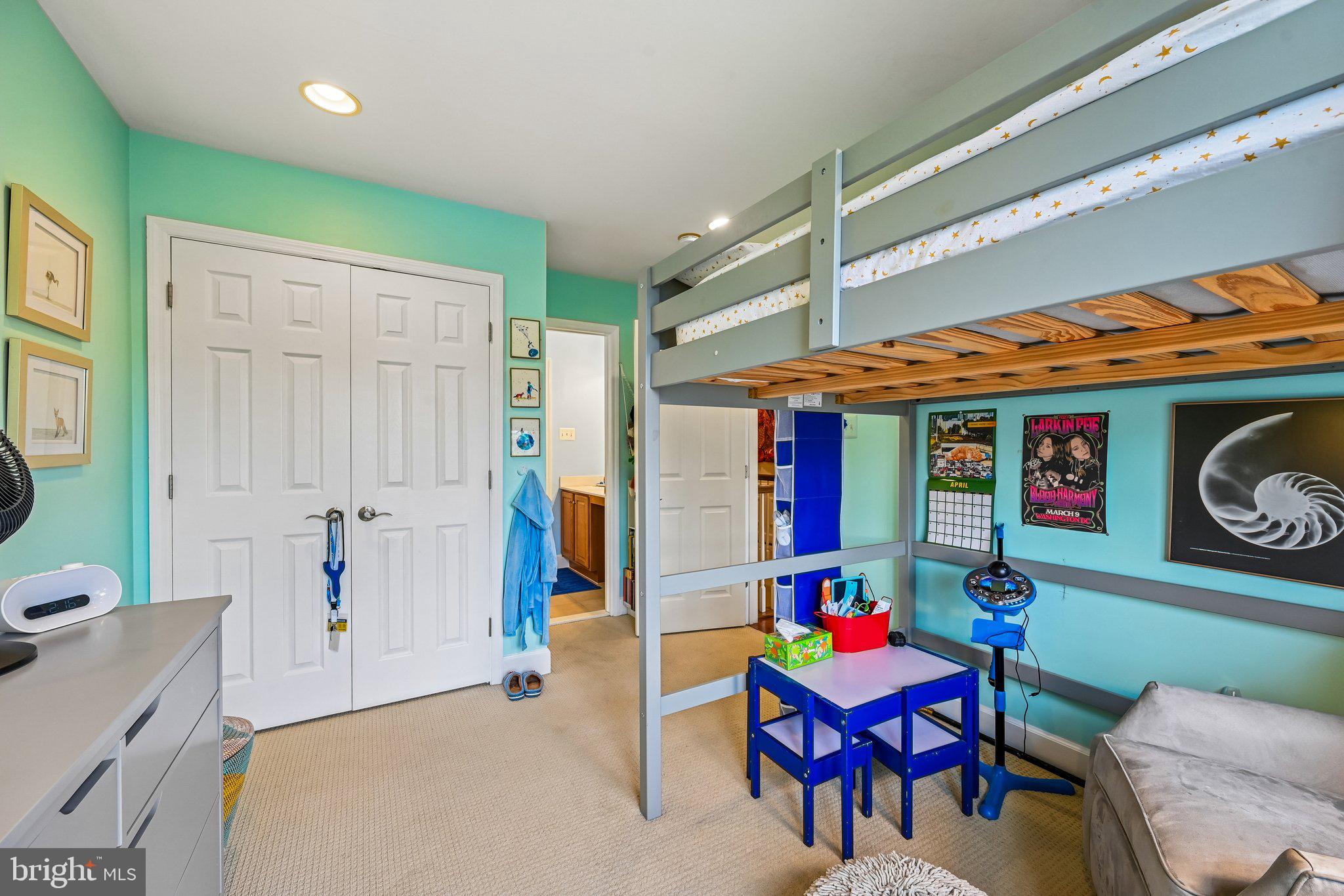 PARADISE VILLAGE - Residential