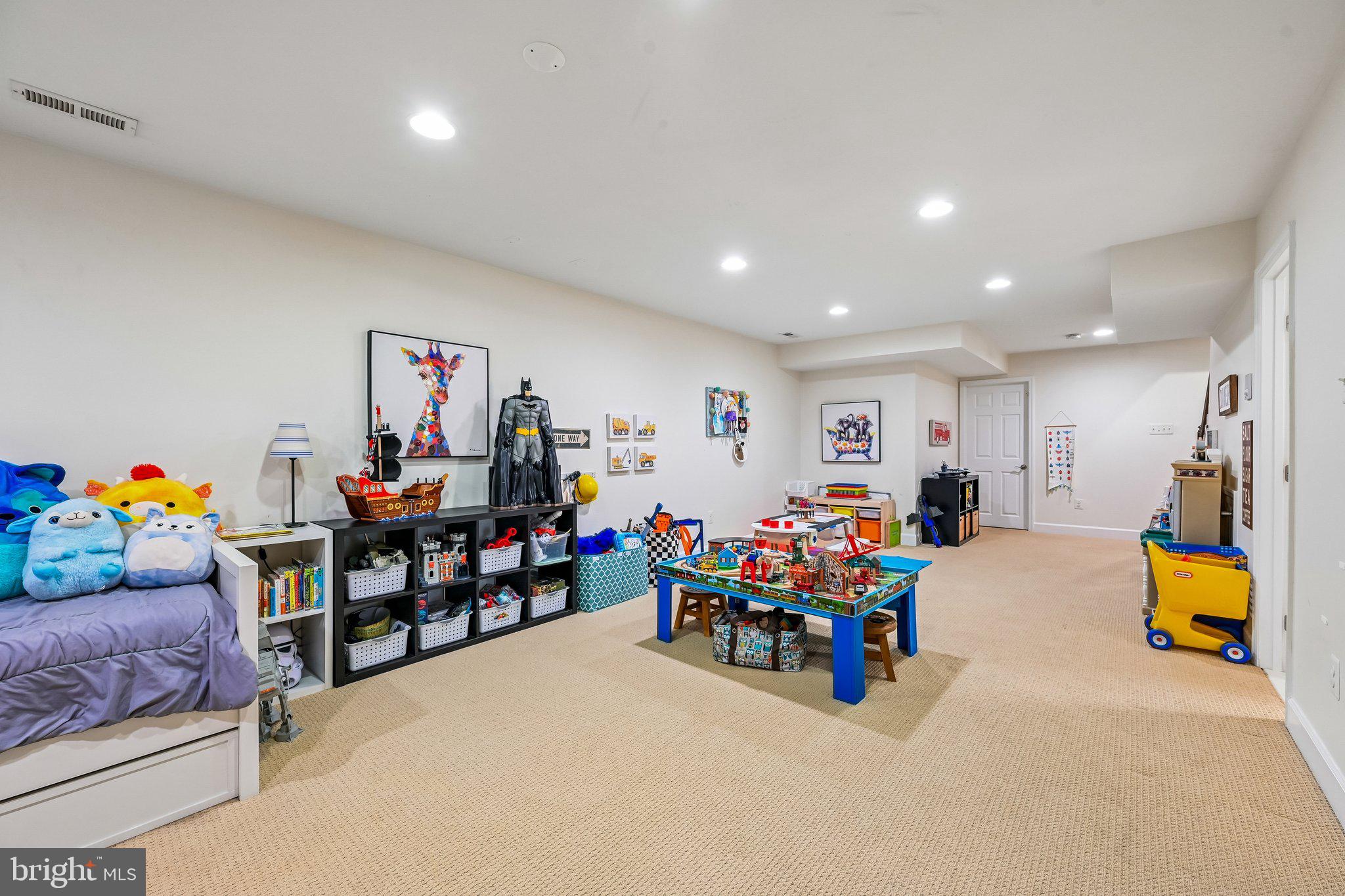 PARADISE VILLAGE - Residential