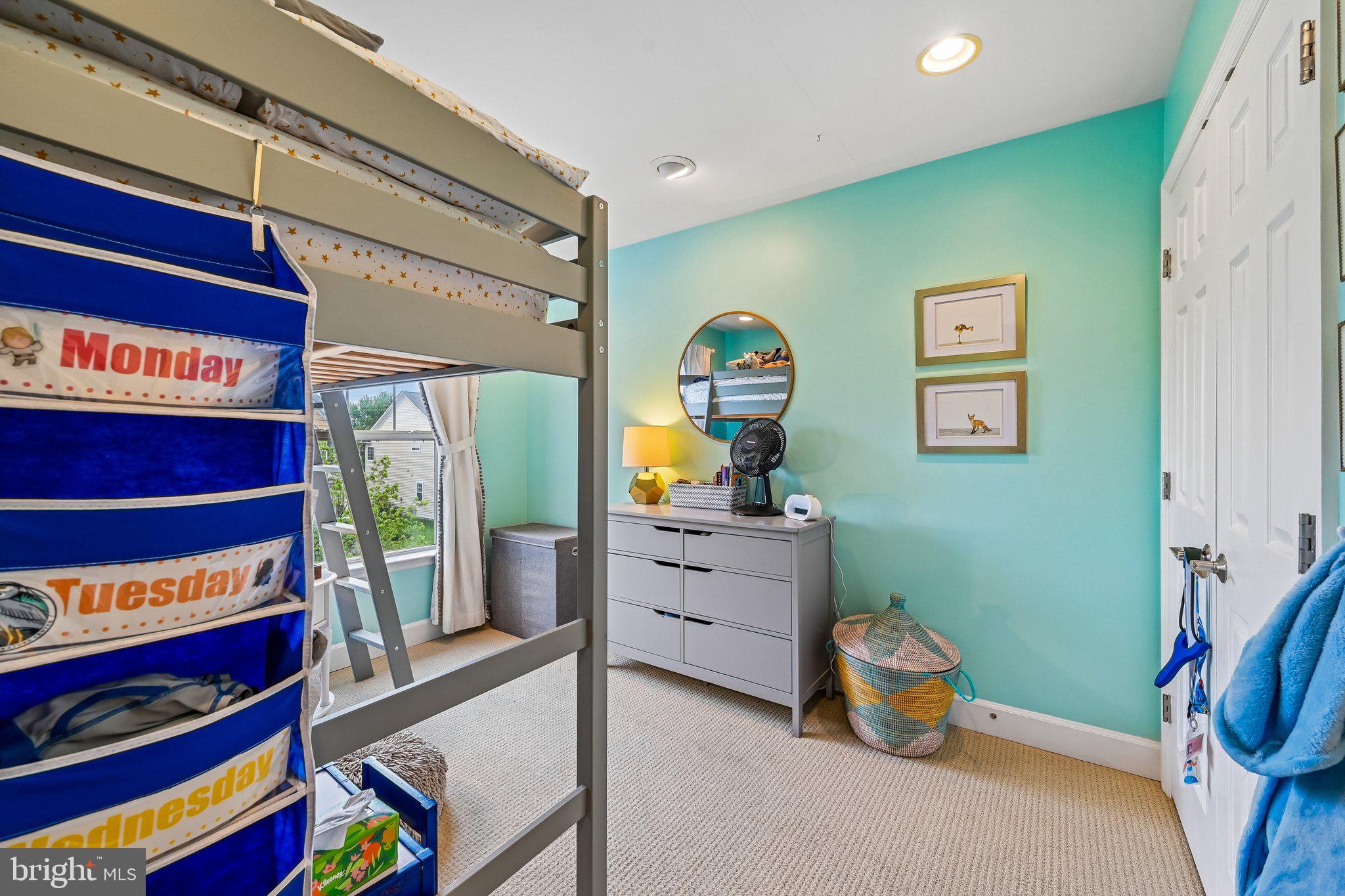 PARADISE VILLAGE - Residential