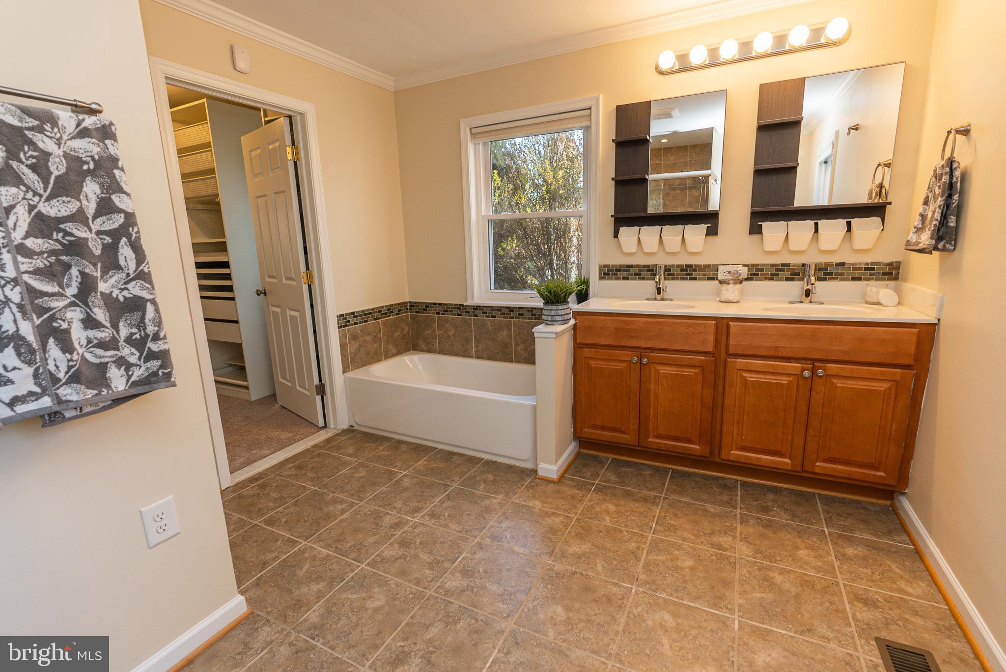 LAURAVILLE HISTORIC DISTRICT - Residential