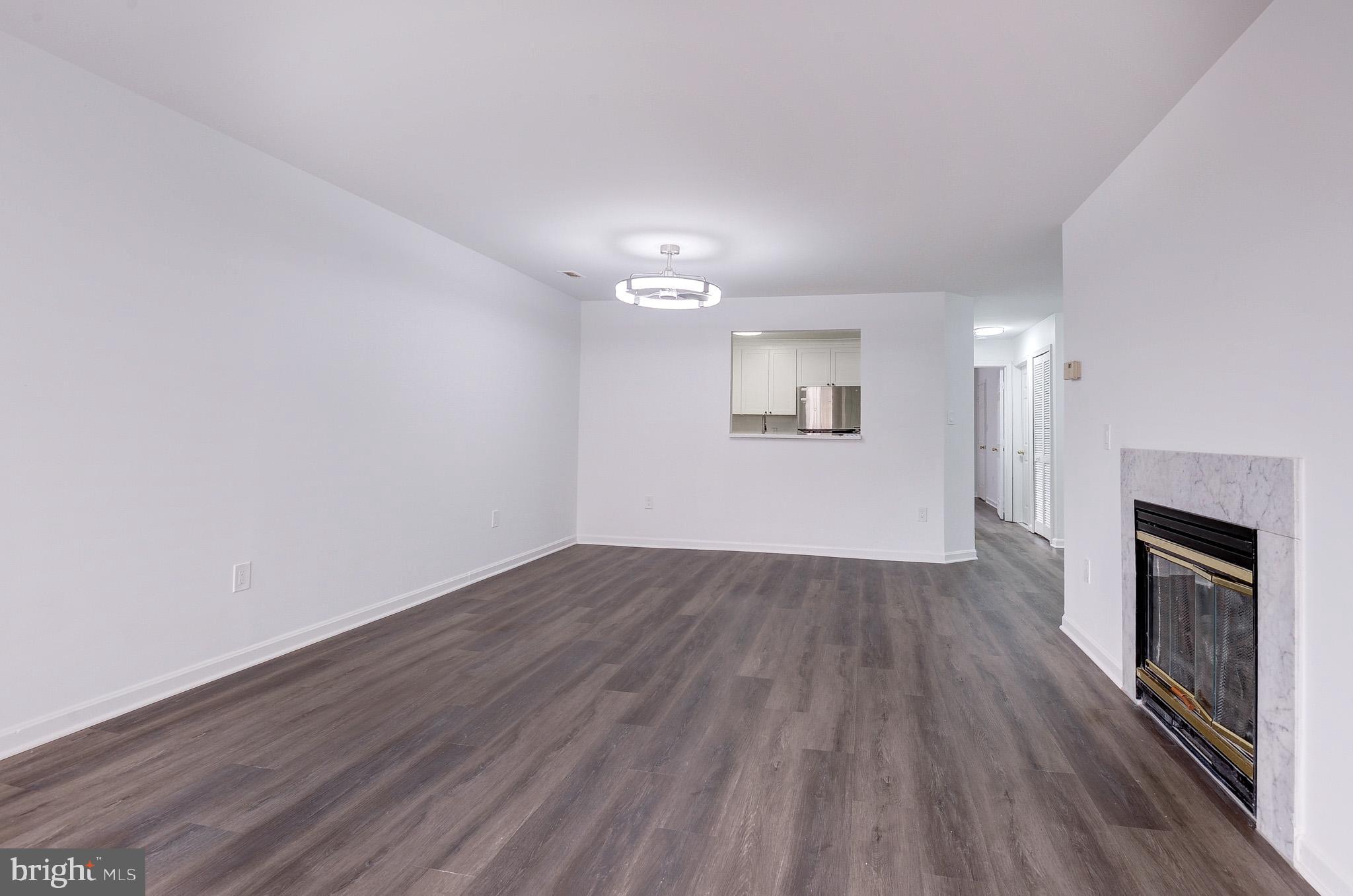 ASHBURN VILLAGE - Residential