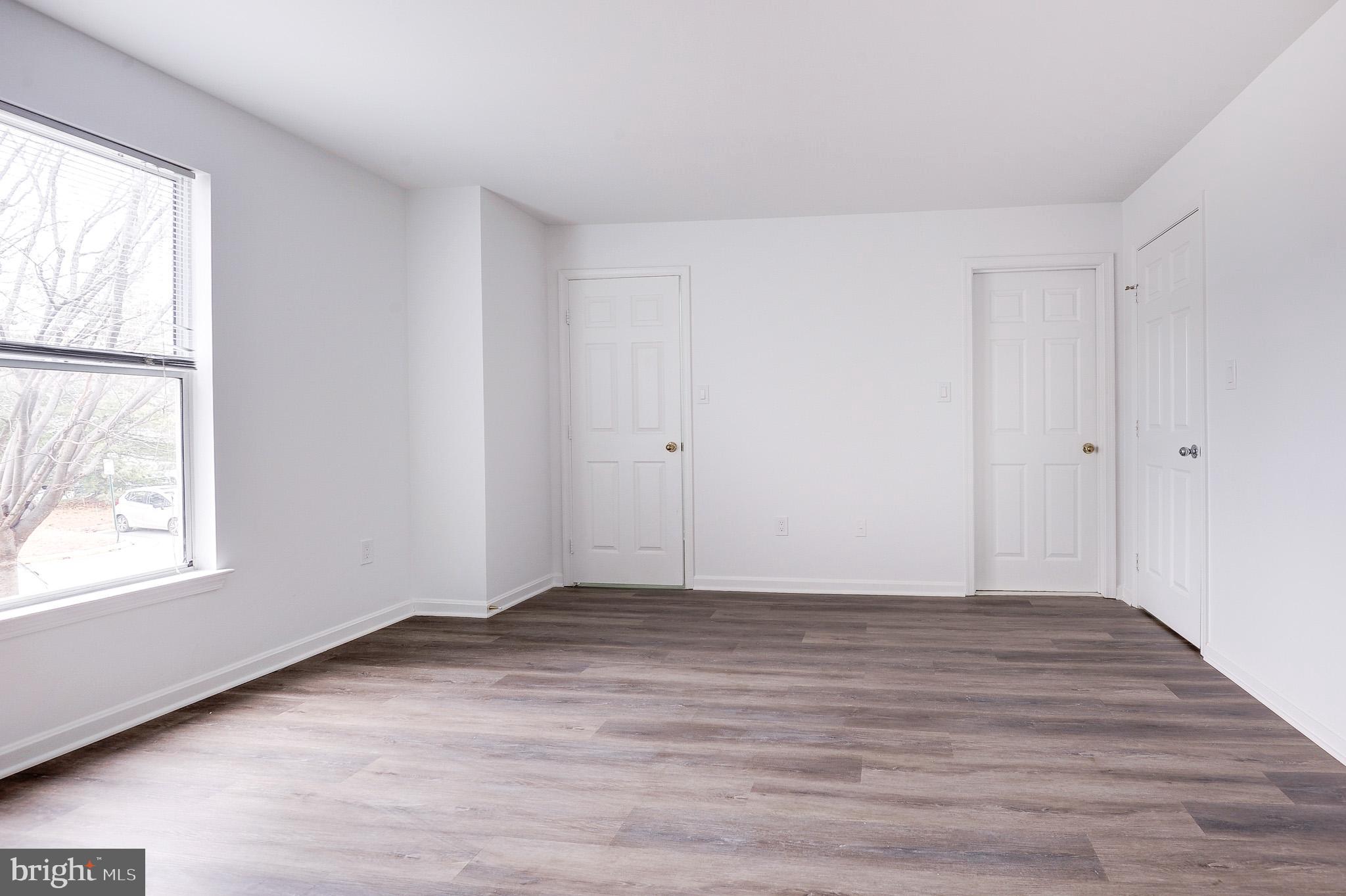 ASHBURN VILLAGE - Residential