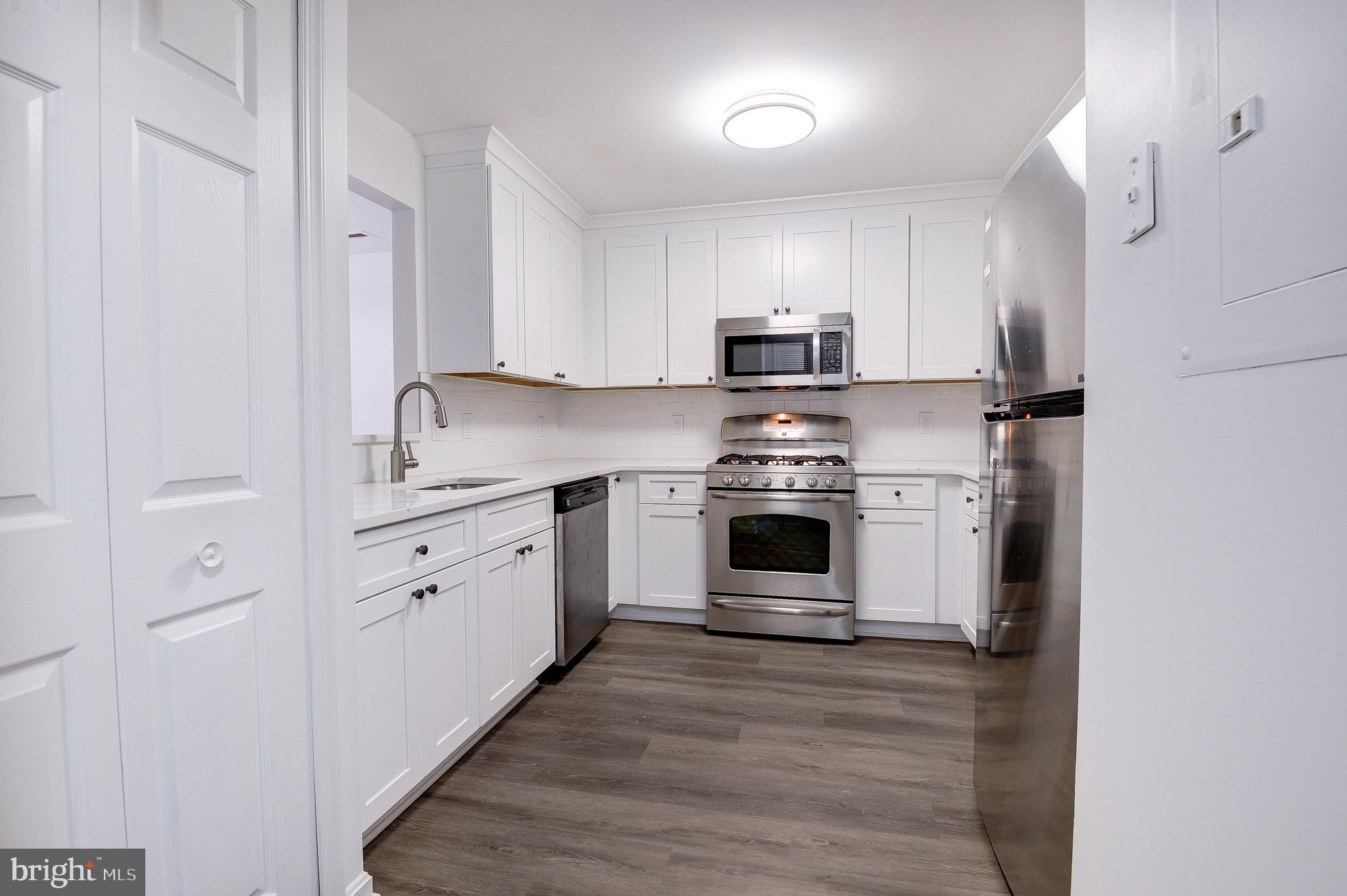 ASHBURN VILLAGE - Residential