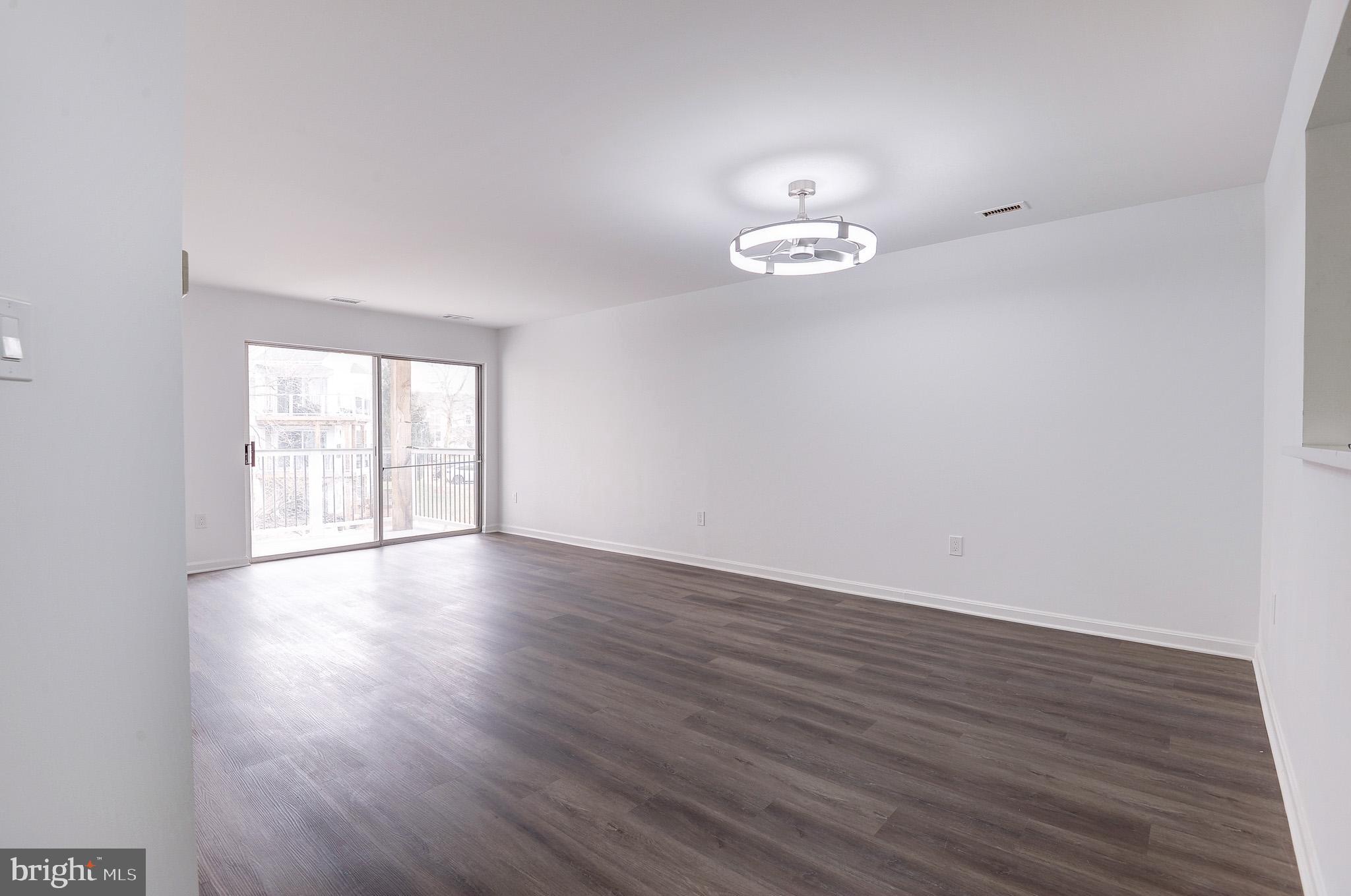 ASHBURN VILLAGE - Residential