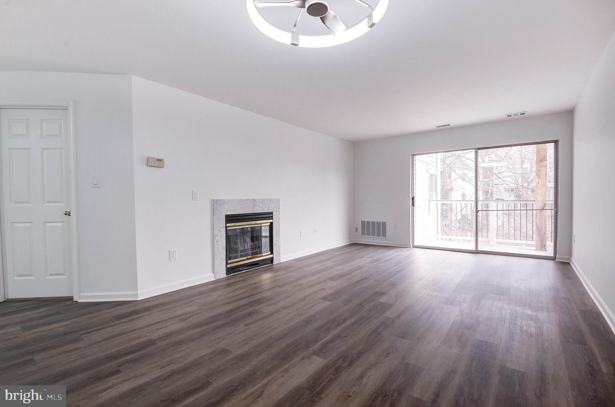 ASHBURN VILLAGE - Residential