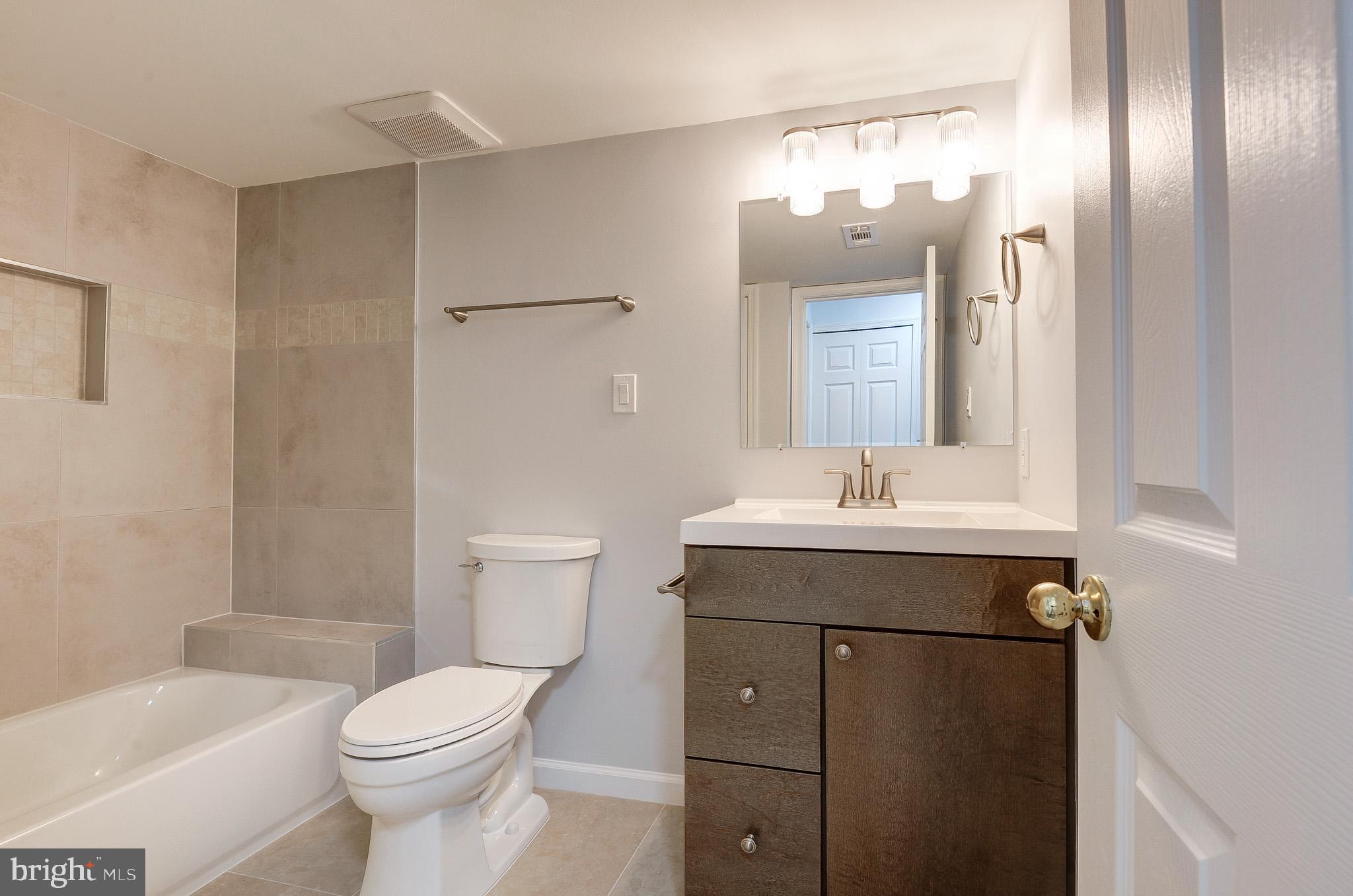 ASHBURN VILLAGE - Residential