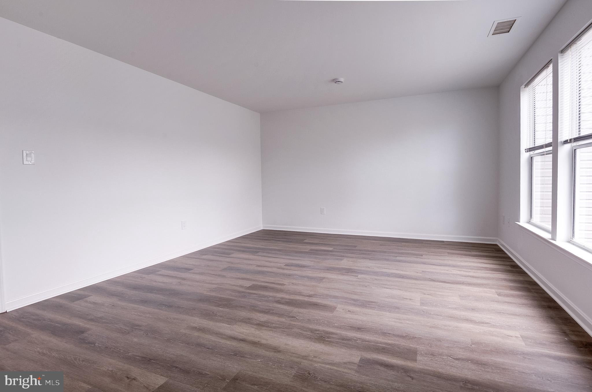 ASHBURN VILLAGE - Residential