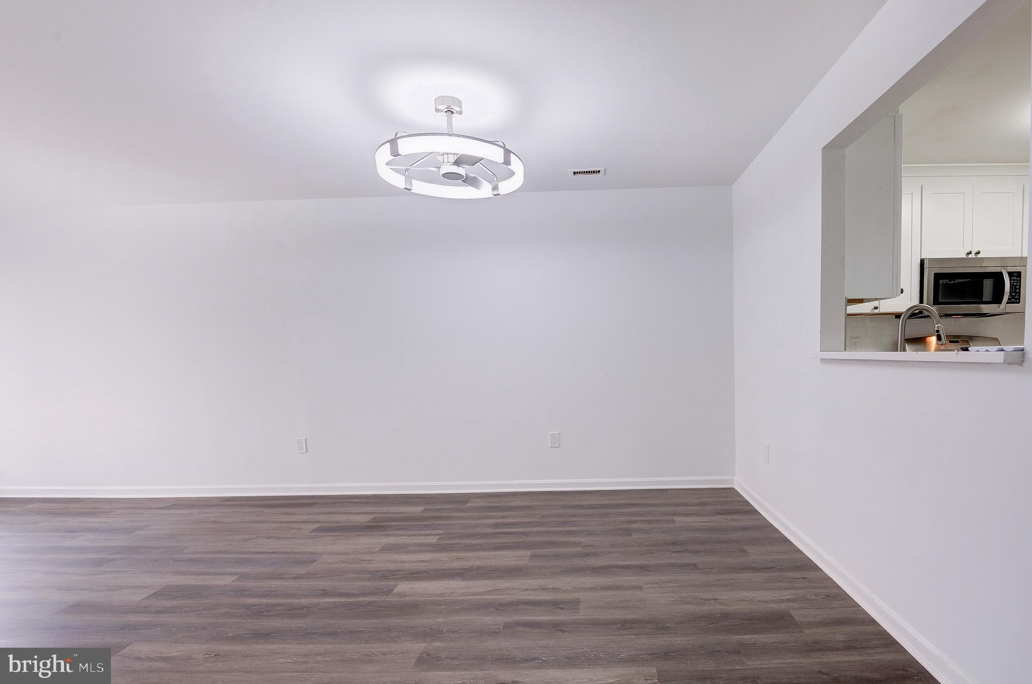 ASHBURN VILLAGE - Residential