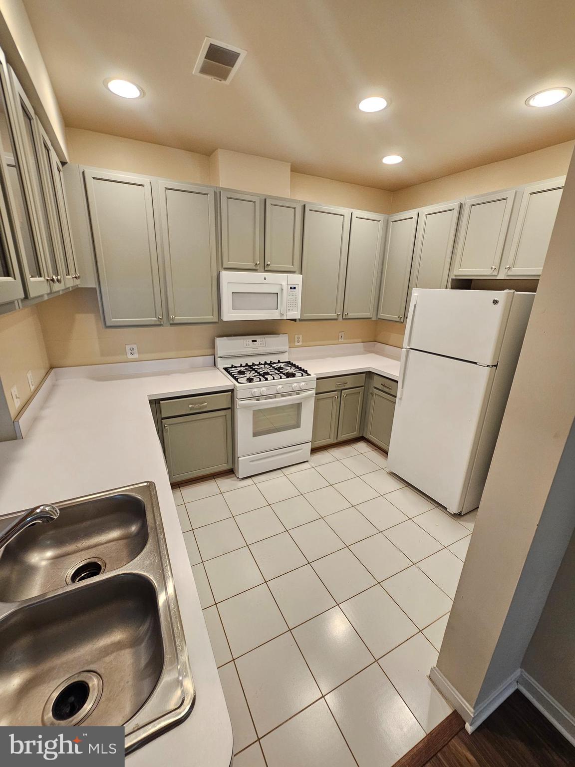 KING FARM - Residential Lease