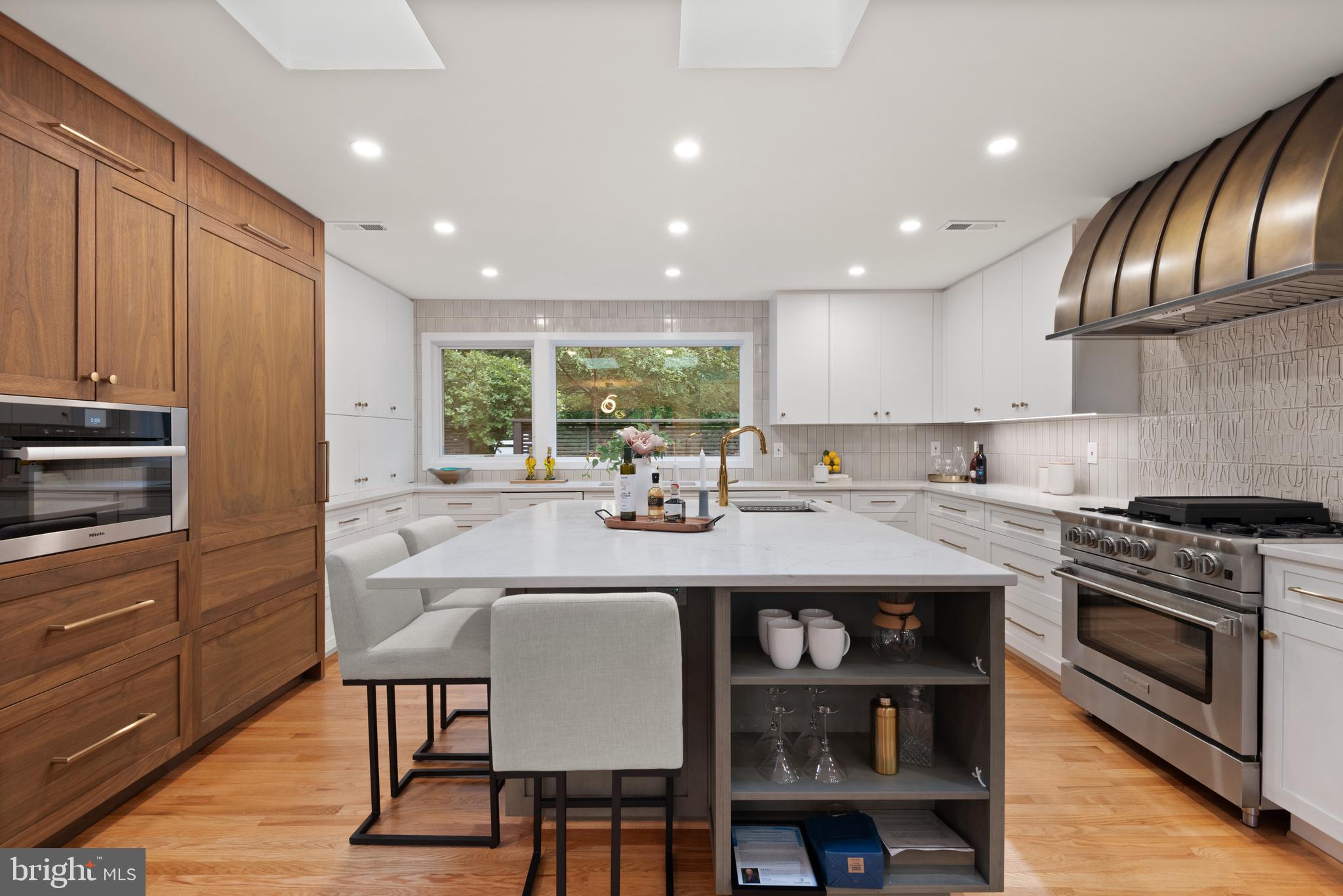 CARDEROCK SPRINGS - Residential