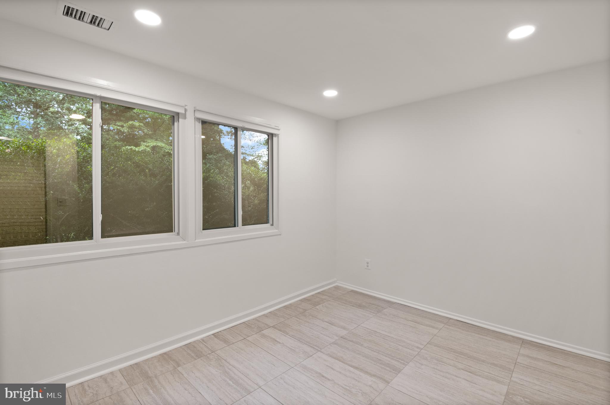 CARDEROCK SPRINGS - Residential