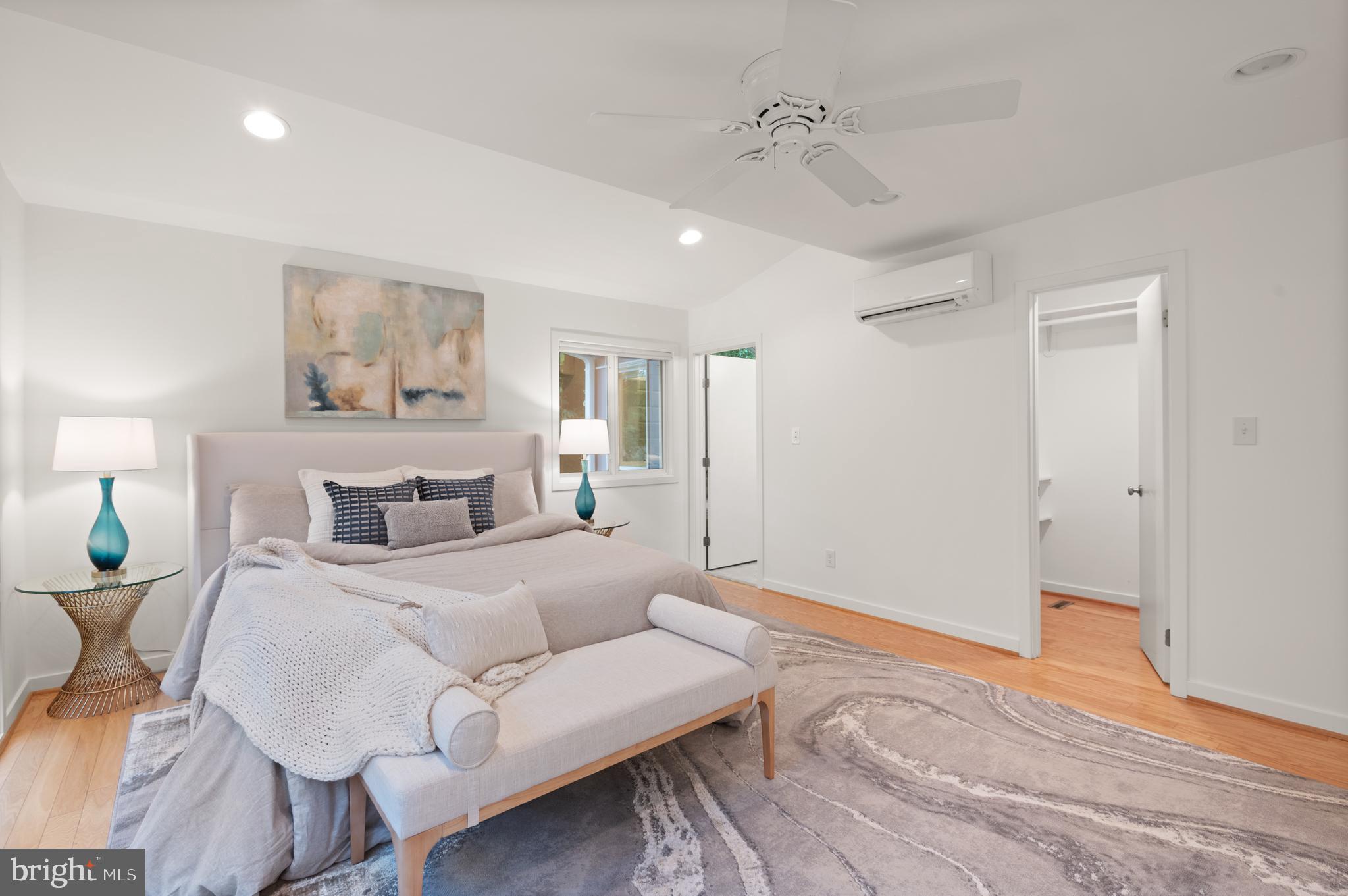 CARDEROCK SPRINGS - Residential