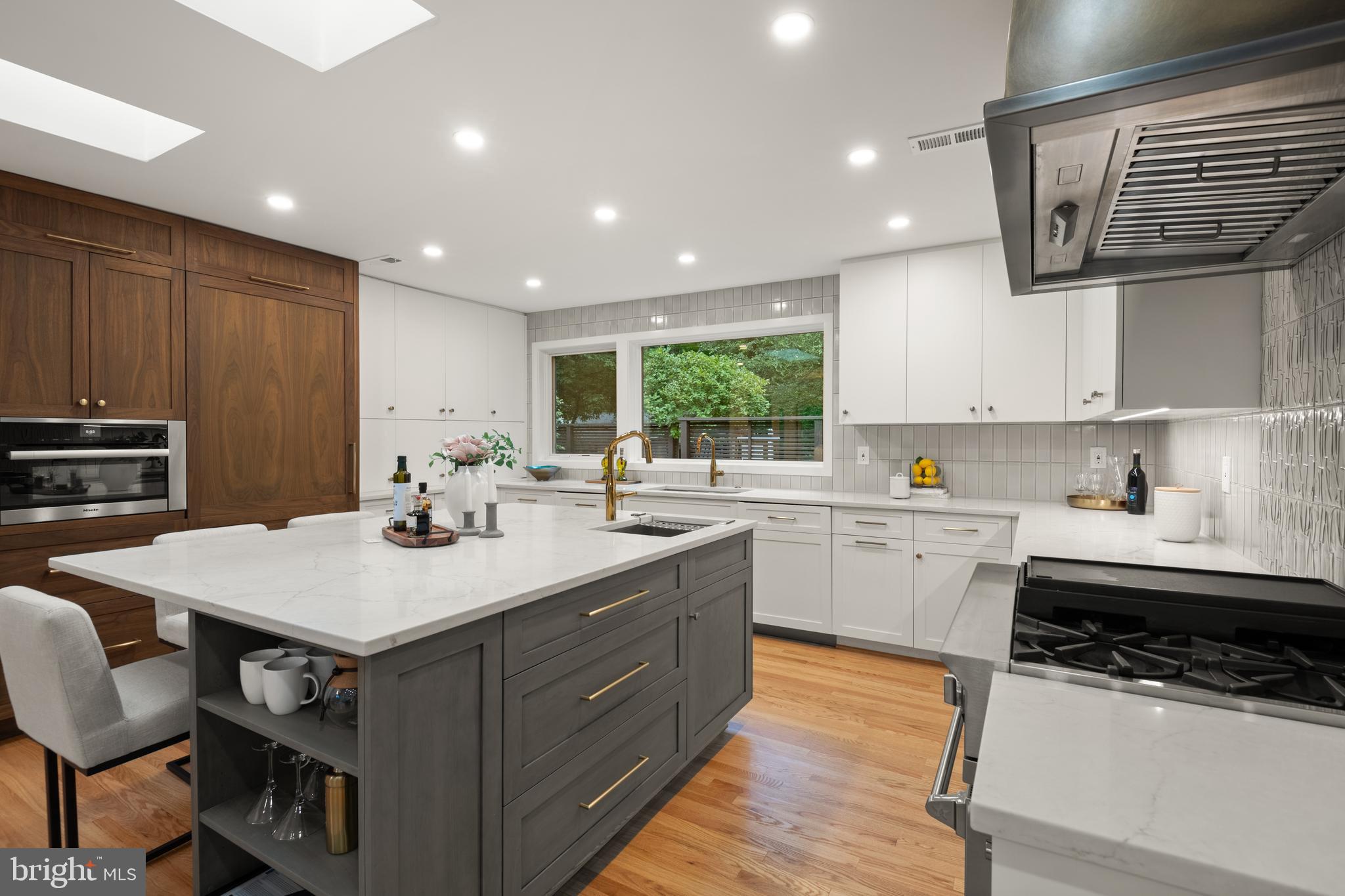 CARDEROCK SPRINGS - Residential