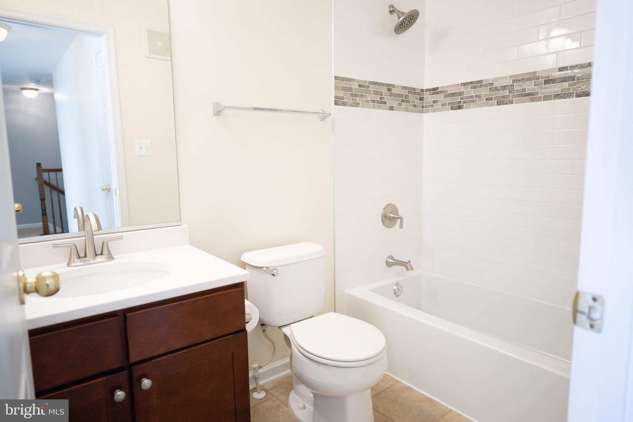 MARKET CENTER - Residential Lease