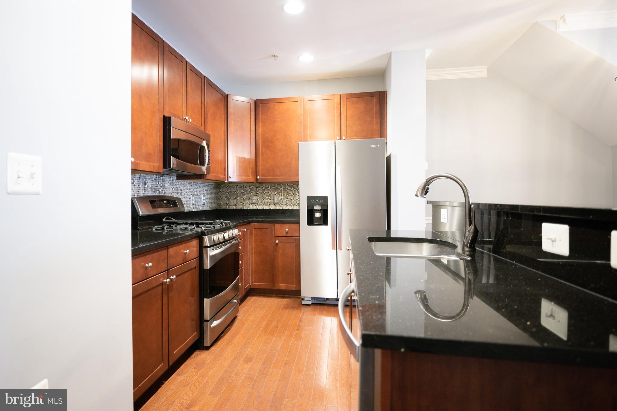 MARKET CENTER - Residential Lease