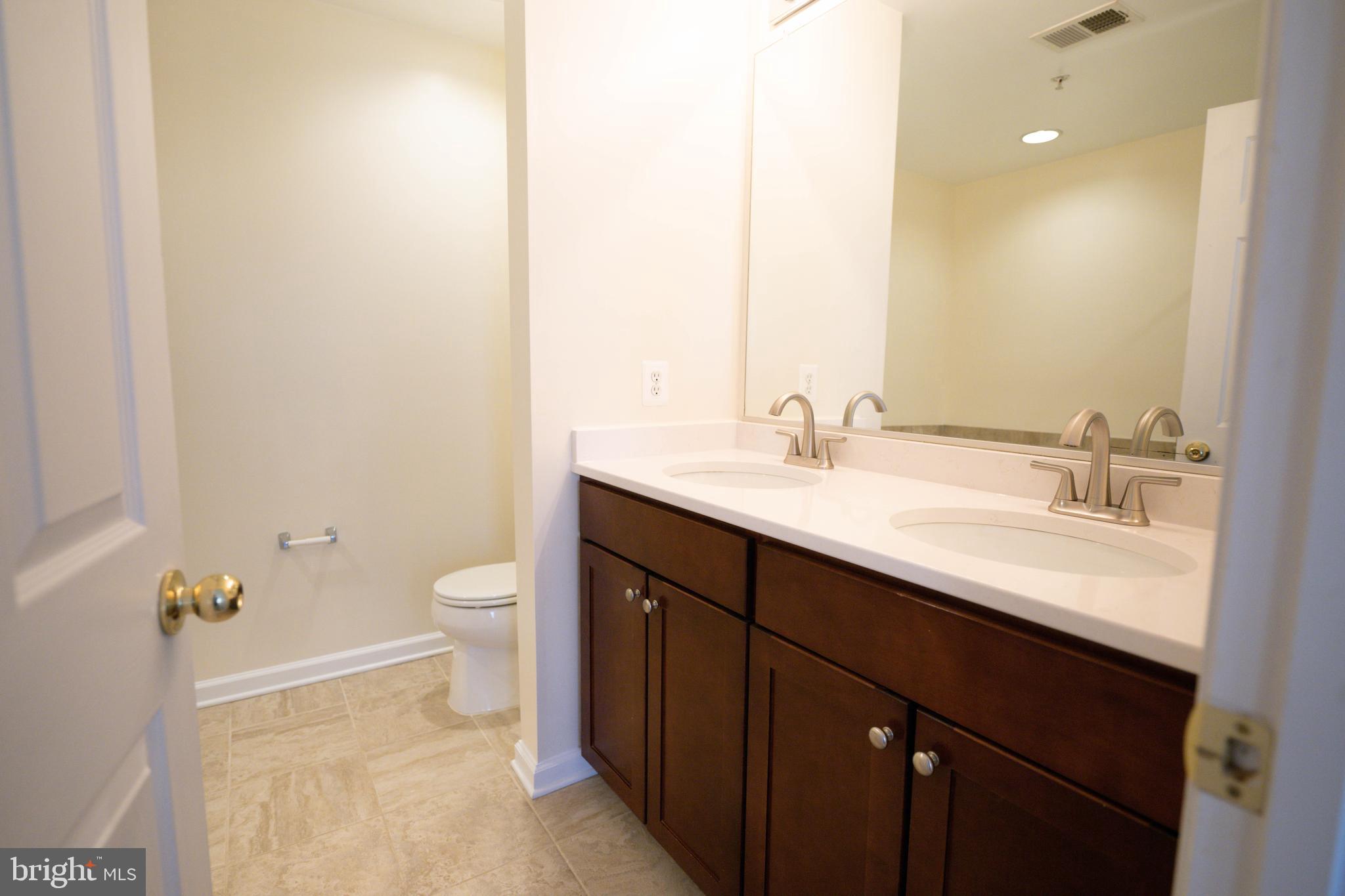 MARKET CENTER - Residential Lease