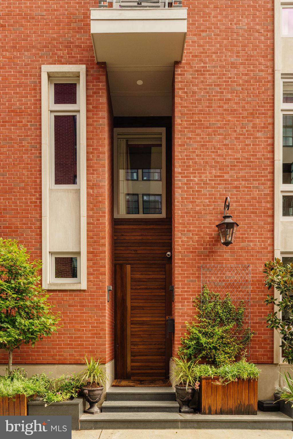 2001 WAVERLY STREET