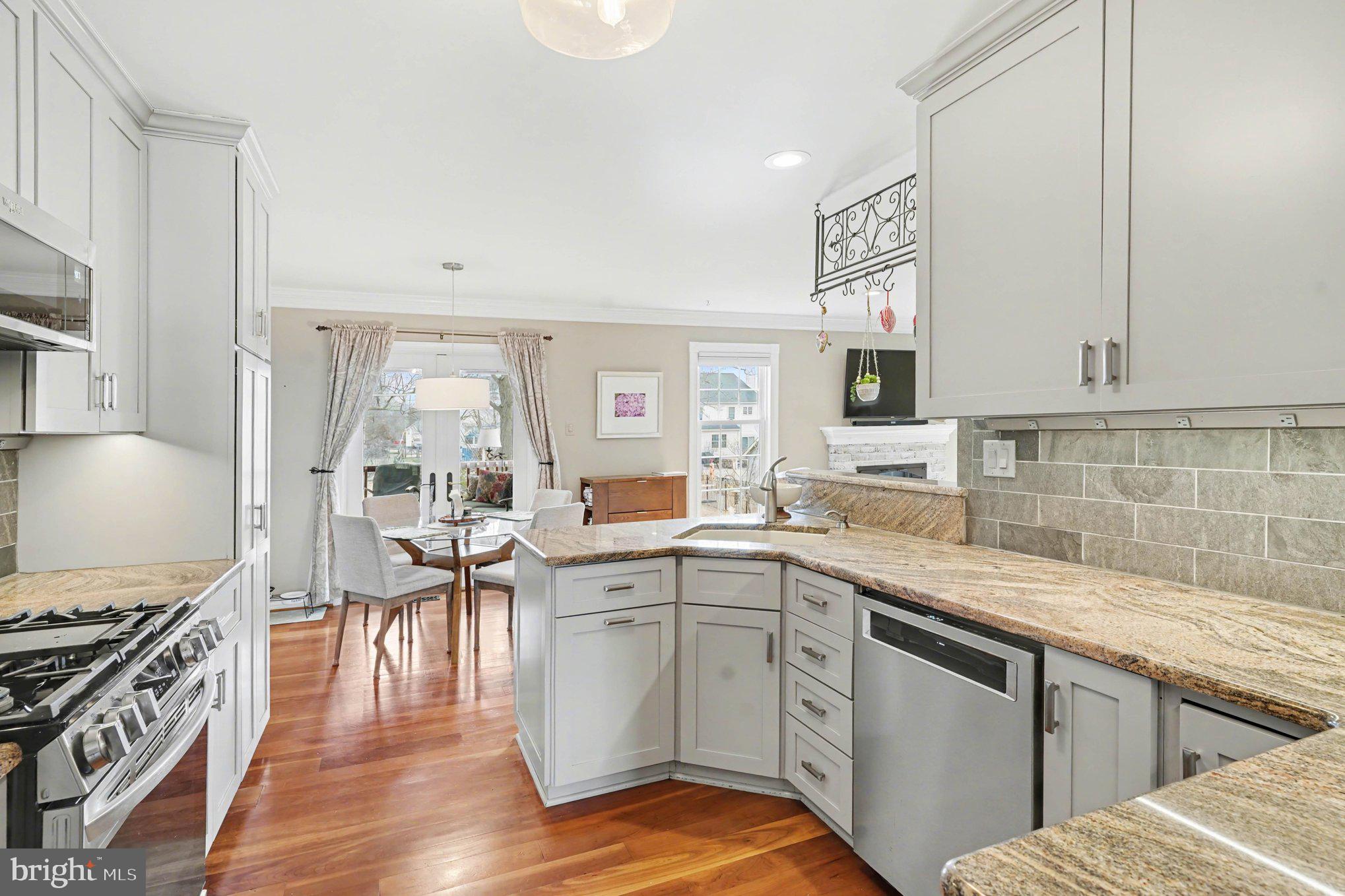 CHARLESTOWNE - Residential