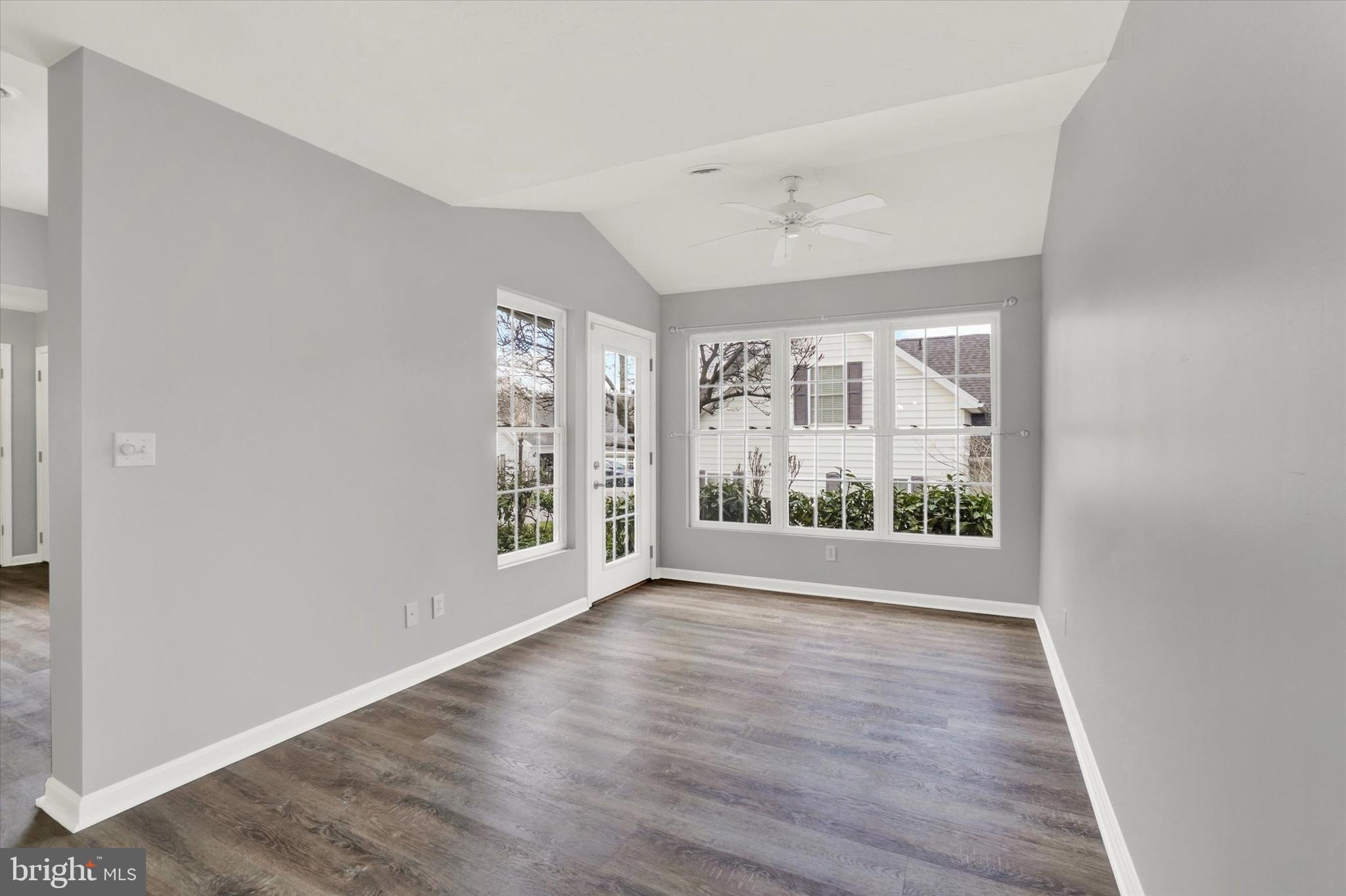 VILLAS ON THE LAKE - Residential