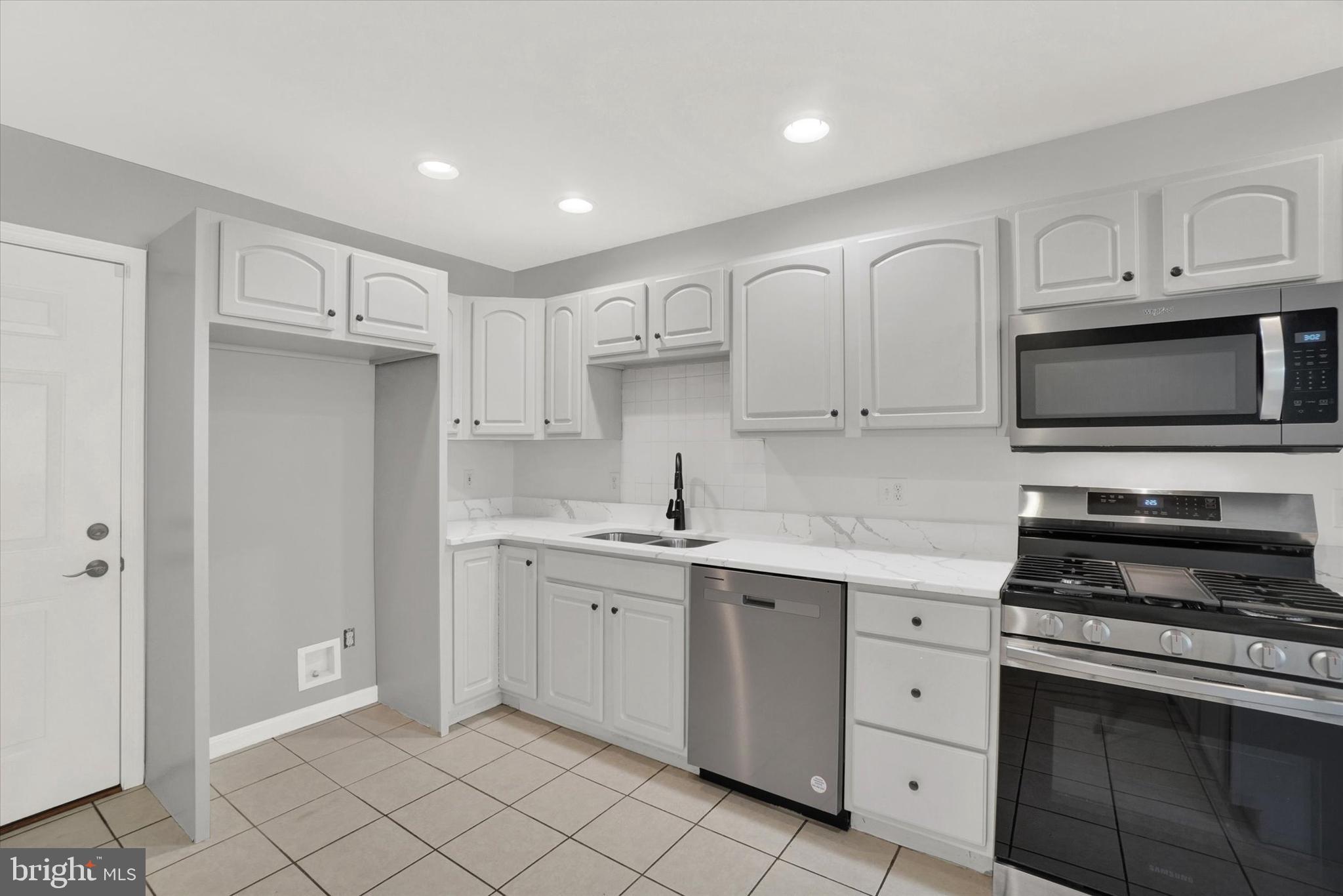 VILLAS ON THE LAKE - Residential