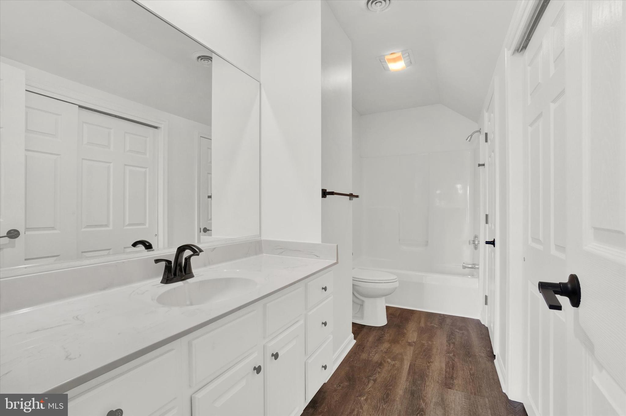 VILLAS ON THE LAKE - Residential