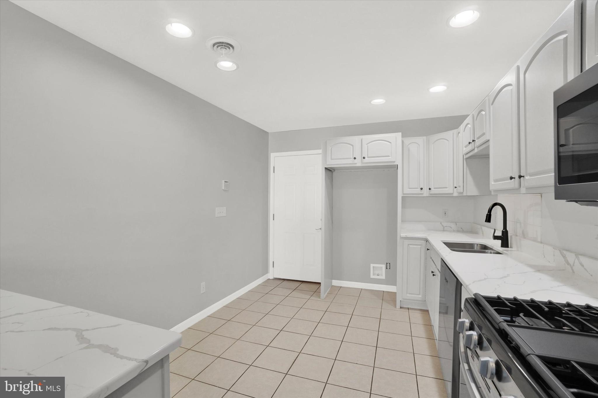 VILLAS ON THE LAKE - Residential