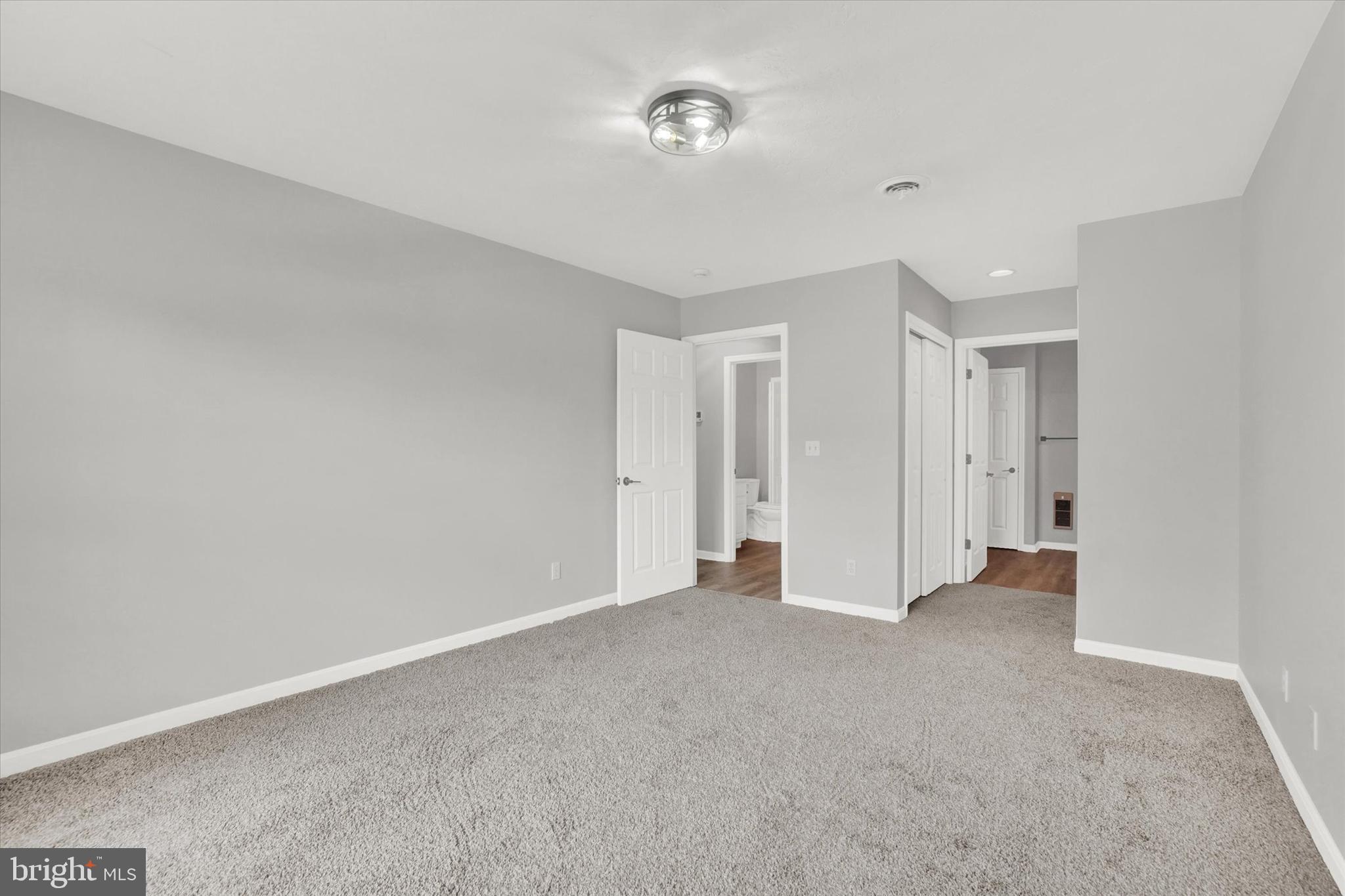 VILLAS ON THE LAKE - Residential