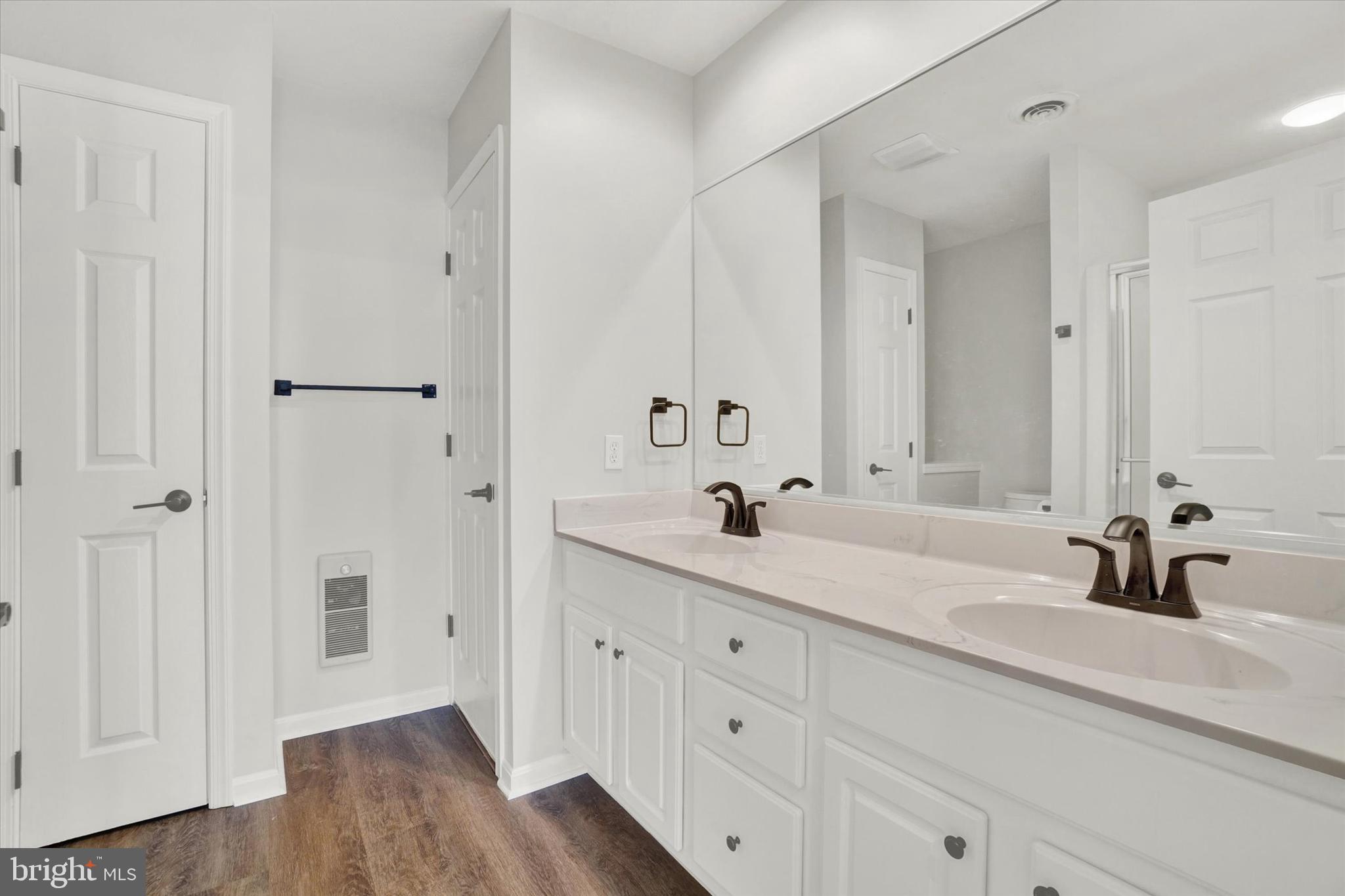 VILLAS ON THE LAKE - Residential