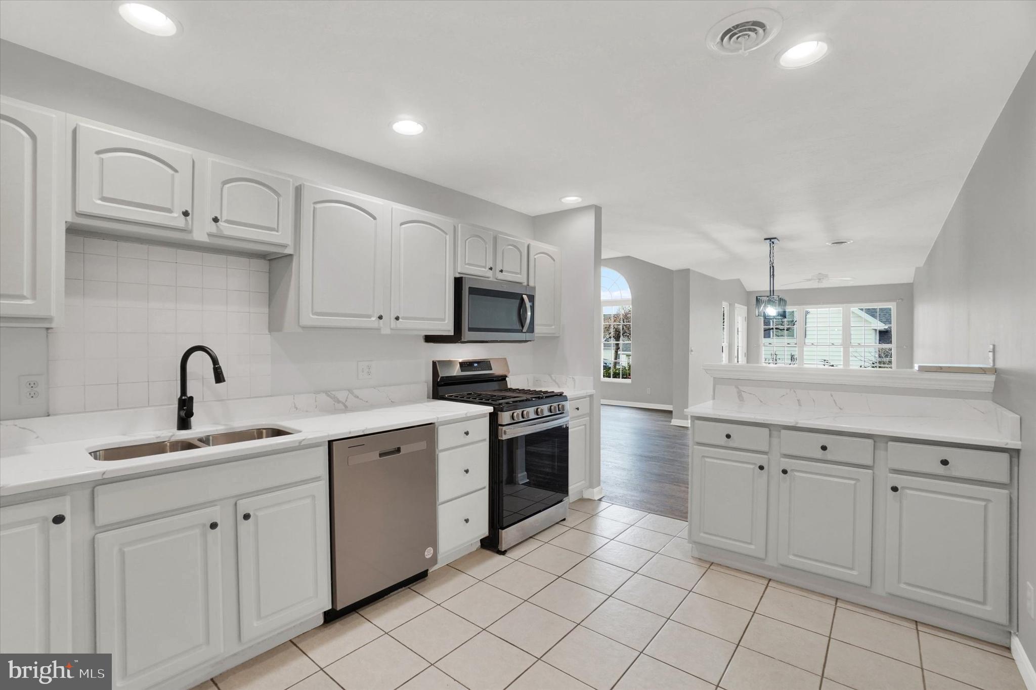 VILLAS ON THE LAKE - Residential