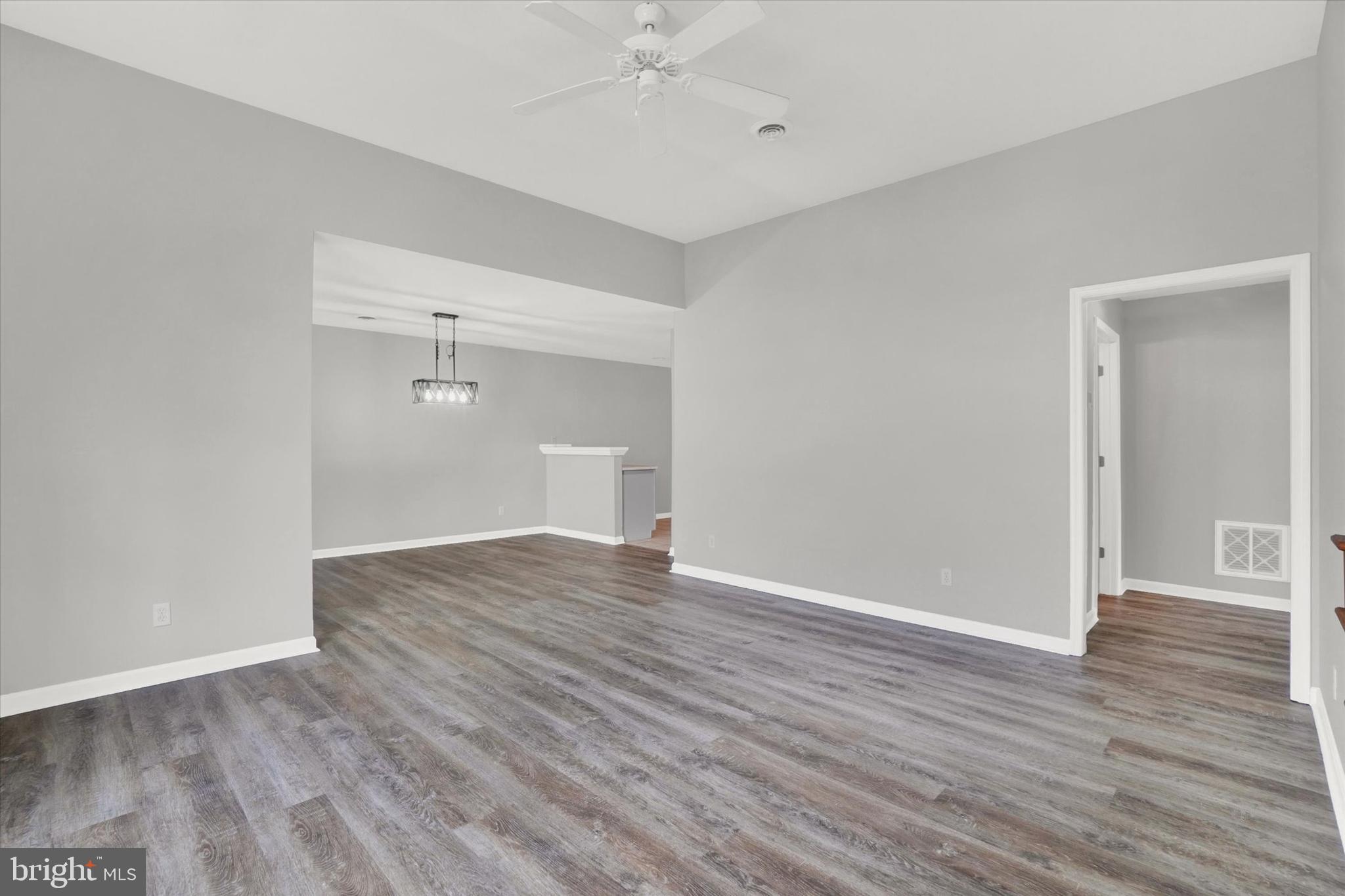 VILLAS ON THE LAKE - Residential