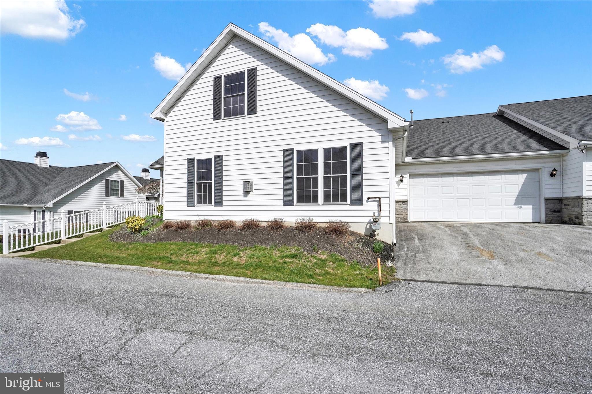 VILLAS ON THE LAKE - Residential