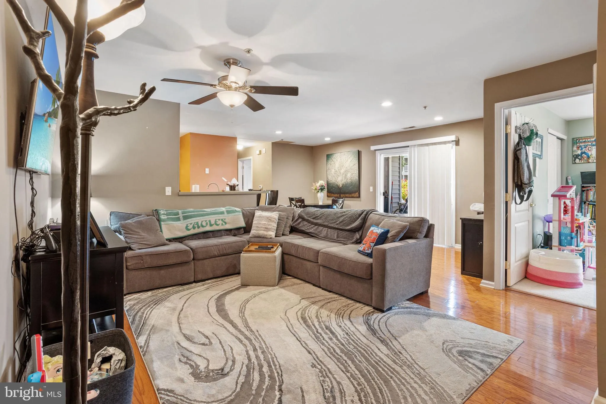 Delran, New Jersey 08075, United States, 3 Bedrooms Bedrooms, ,2 BathroomsBathrooms,Residential,Contingent,124488