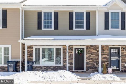 Townhouse For Sale - 1091 Bluemoon Drive<br/> ROCKINGHAM, VA 22801