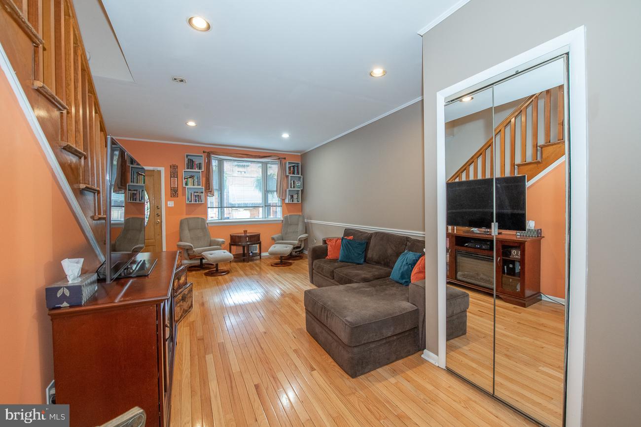 GIRARD ESTATES - Residential