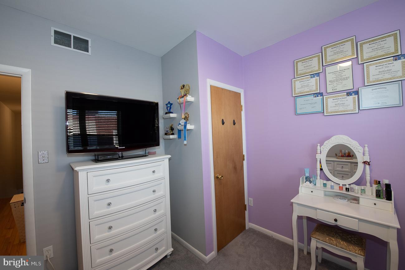 GIRARD ESTATES - Residential