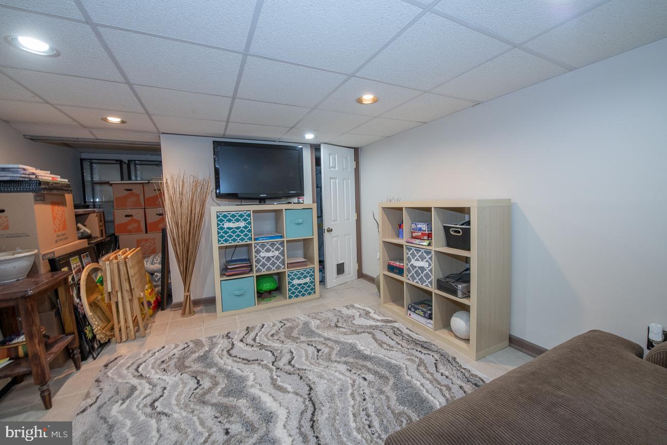 GIRARD ESTATES - Residential