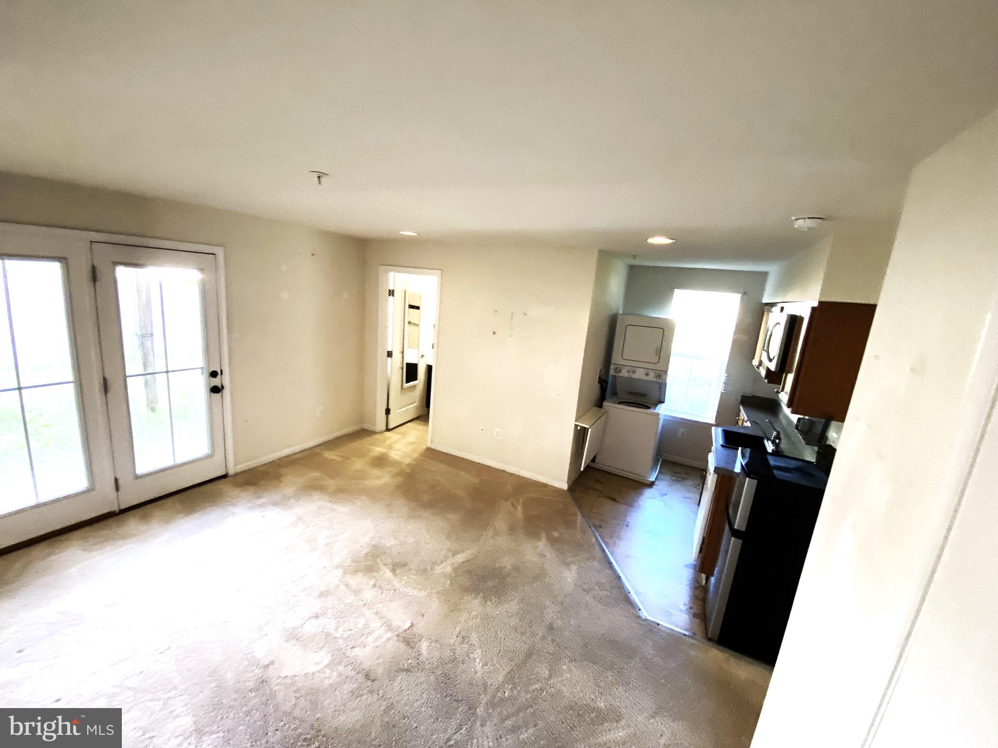 CREEKSIDE VILLAGE - Residential