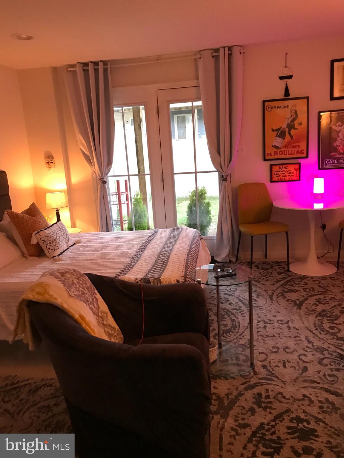 CREEKSIDE VILLAGE - Residential