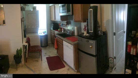 CREEKSIDE VILLAGE - Residential